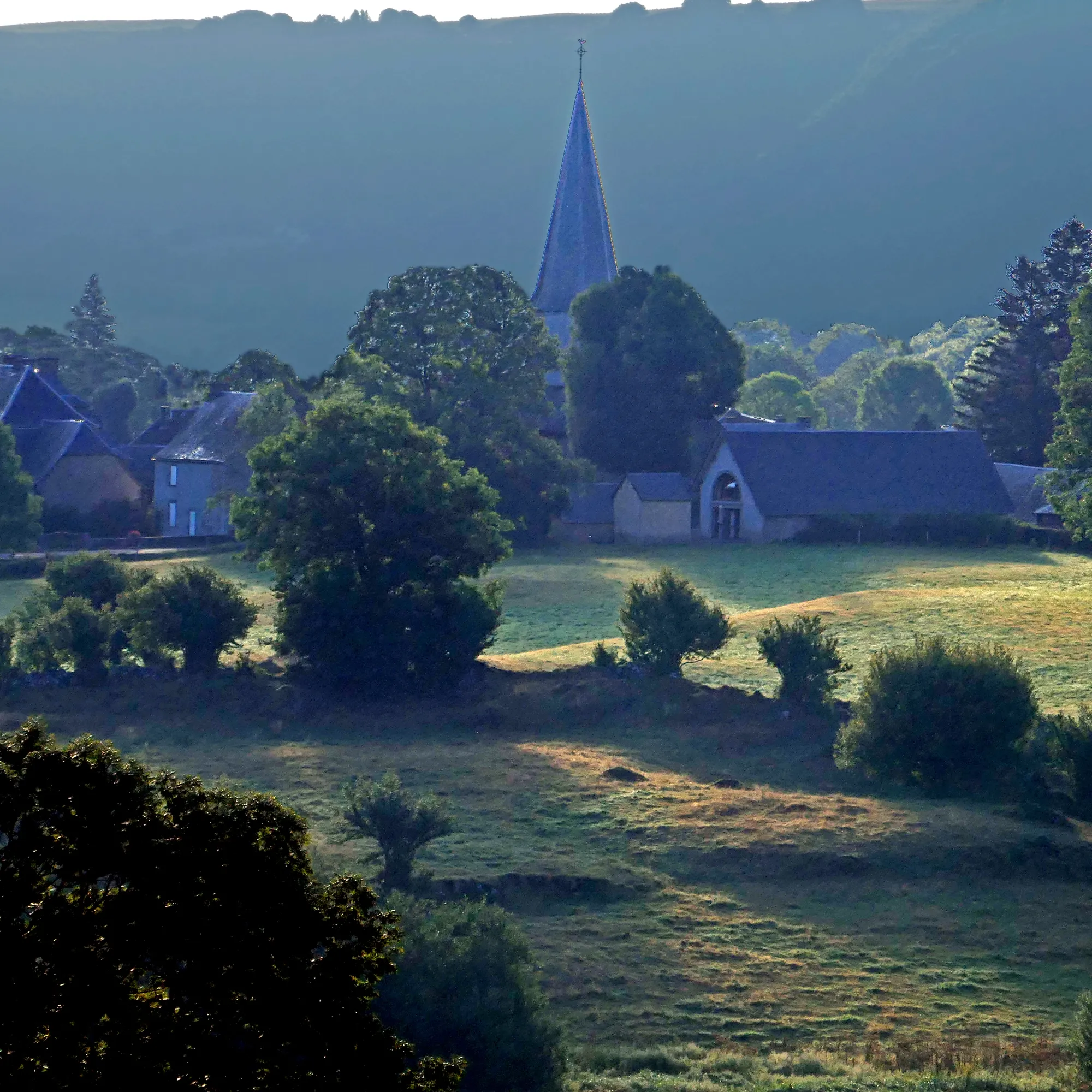 Photo showing: L'église Saint-Georges des XIIIe et XVe siècles est classée au titre des monuments historiques depuis 1904