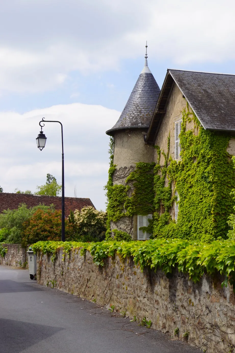 Photo showing: Cerilly, Maison à tourelle