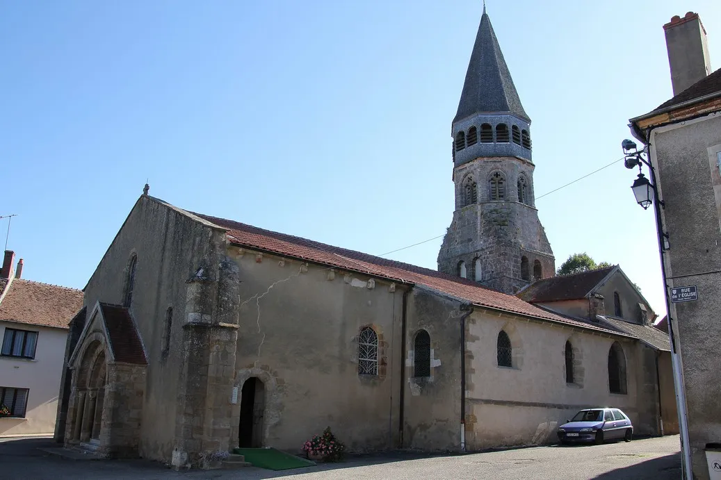Photo showing: Eglise St Martin de Cérilly vue d'ensemble