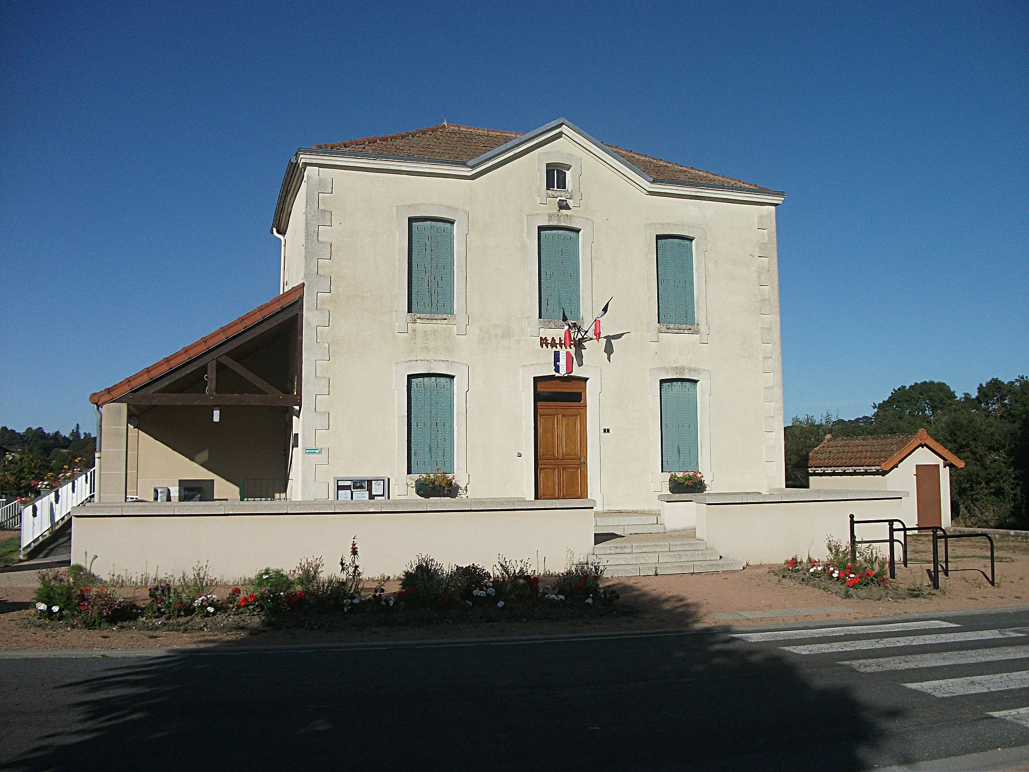 Photo showing: Town hall of La Celle, Allier, Auvergne-Rhône-Alpes, France. [19028]