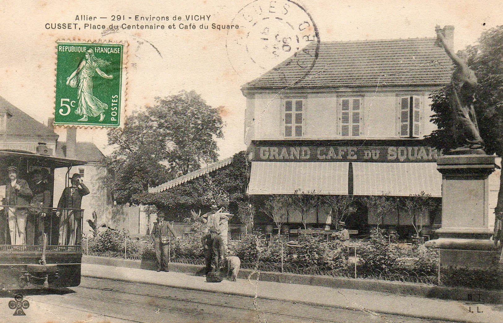 Photo showing: Back of a Mekarski compress air tram in Cusset (Allier, France) around 1900, Vichy-Cusset network
vintage postcard around 1900