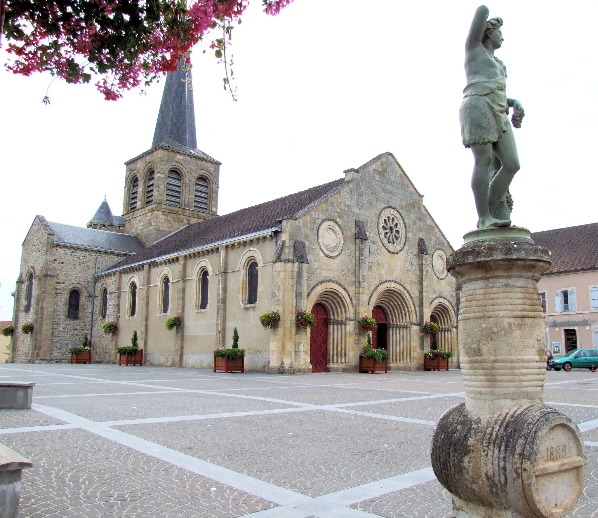 Photo showing: Domérat - Eglise Notre-Dame - Ensemble