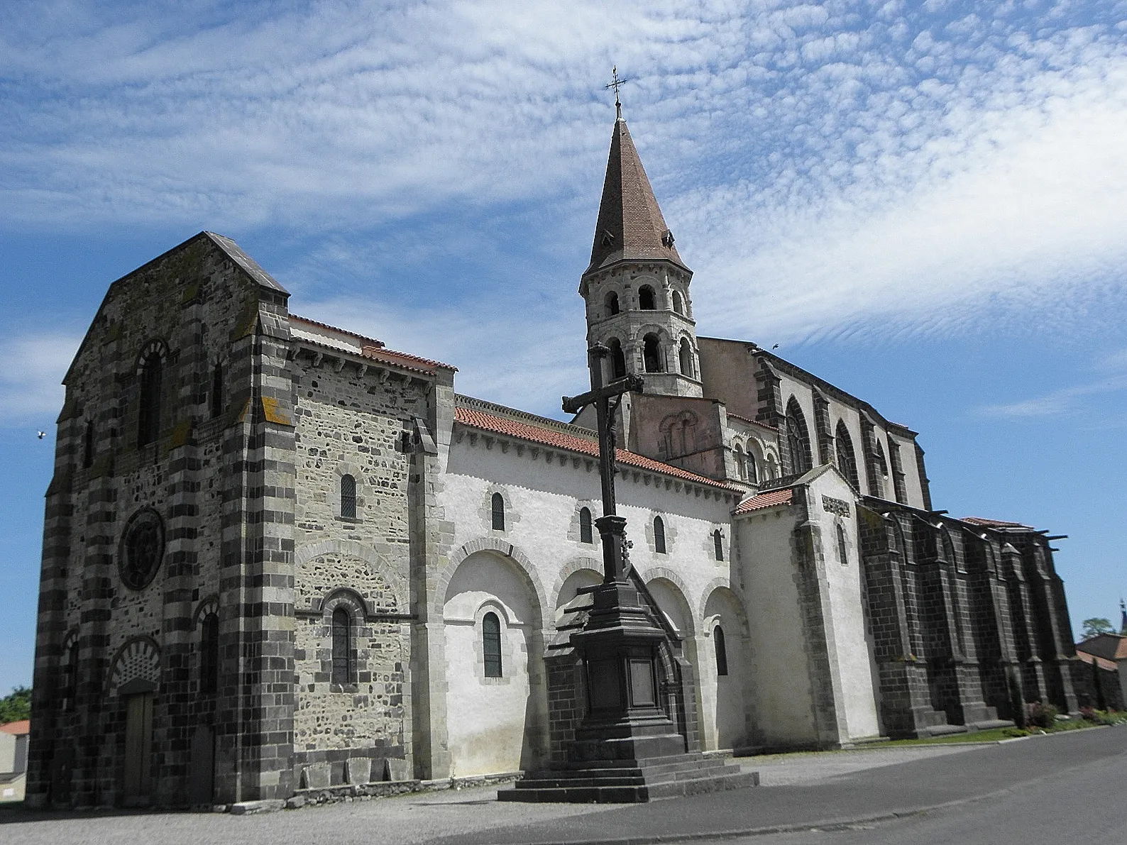 Photo showing: This building is indexed in the base Mérimée, a database of architectural heritage maintained by the French Ministry of Culture, under the reference PA00092120 .