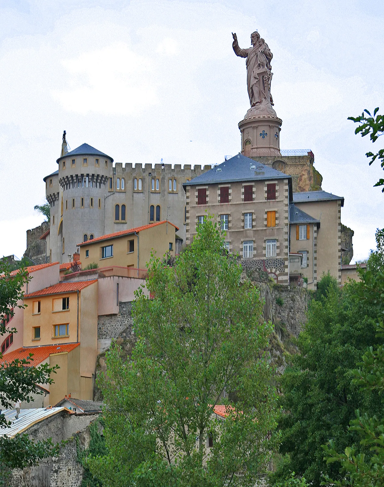 Photo showing: Monumentalstatue des Heiligtum St. Joseph (Sanctuaire de St. Joseph) in Espaly-Saint-Marcel, ein Ort im Département Haut-Loire, Frankreich.