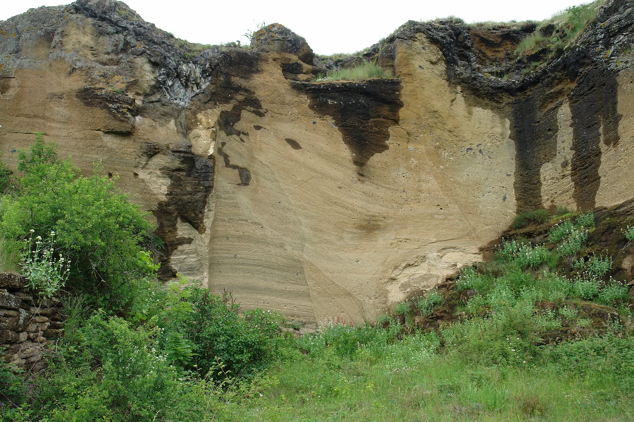 Photo showing: Pyroclastic rock in Langeac in Auvergne in France