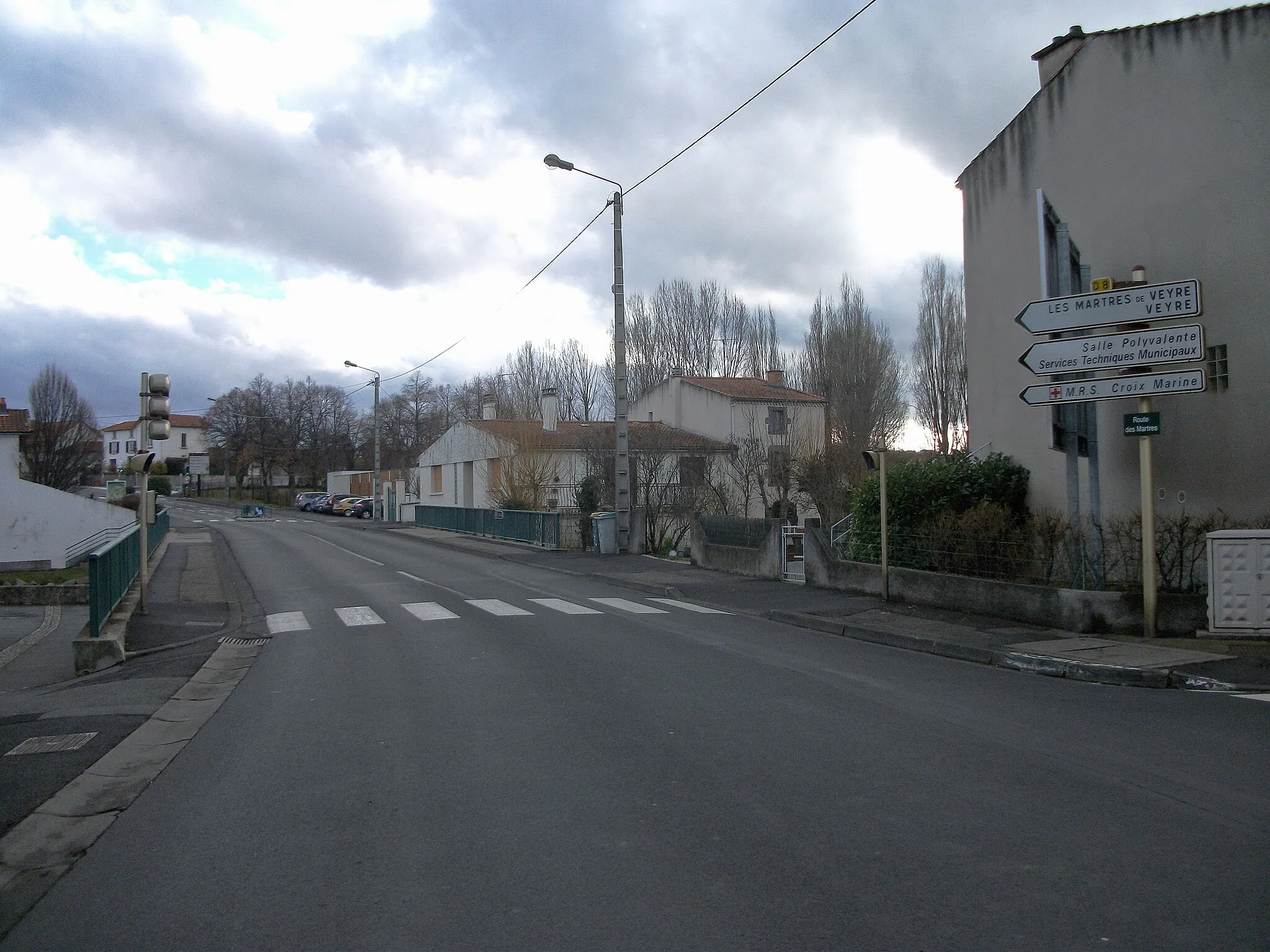 Photo showing: Route des Martres - D 8, en direction des Martres-de-Veyre.