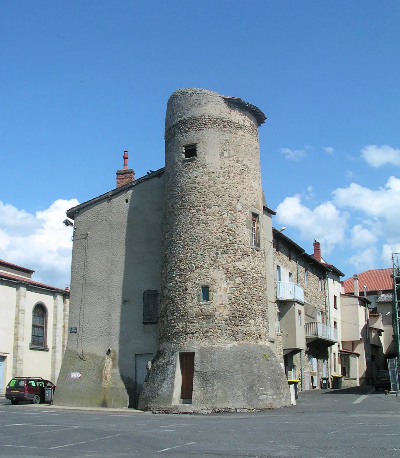 Photo showing: Lezoux (Puy-de-Dôme : tower remining of the protection wall