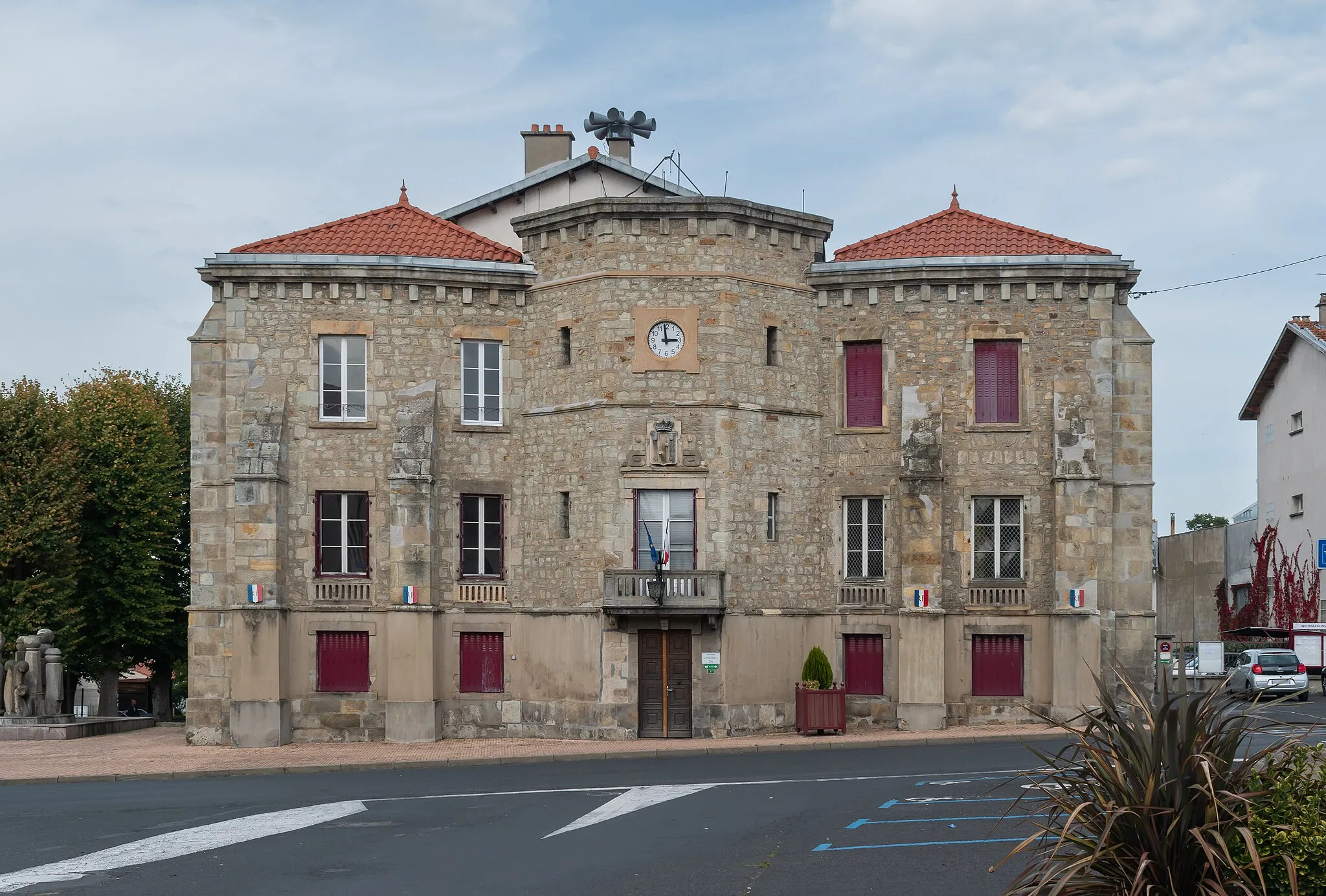 Photo showing: Town hall of Lezoux, Puy-de-Dôme, France