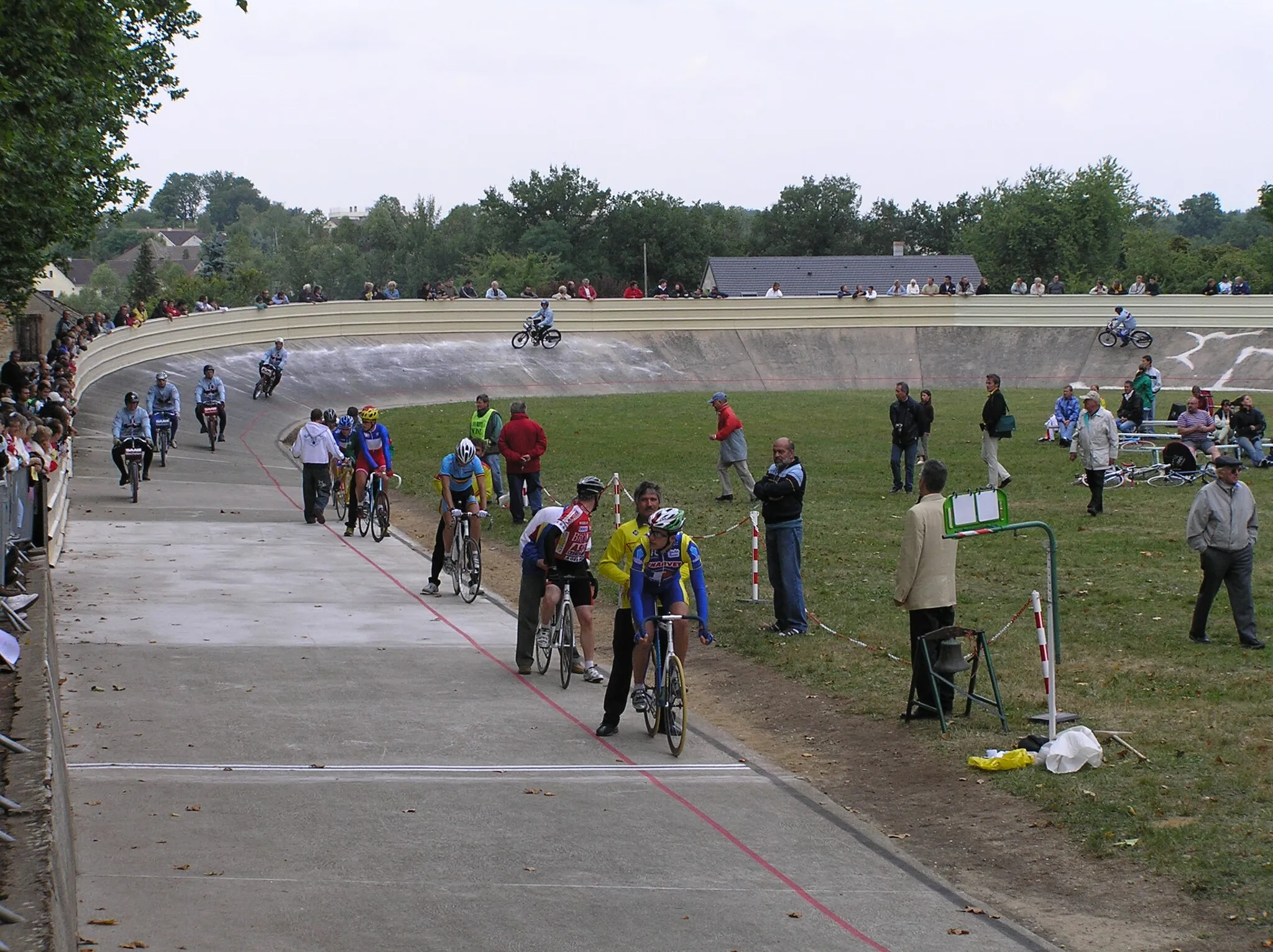 Photo showing: Course de vélo à Lurcy-Lévy