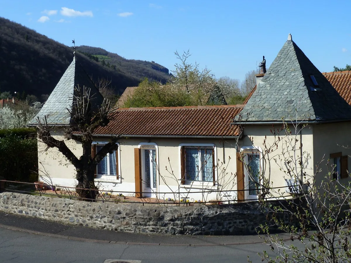Photo showing: Ancien bâtiment des bains-douches de Massiac, Cantal, France