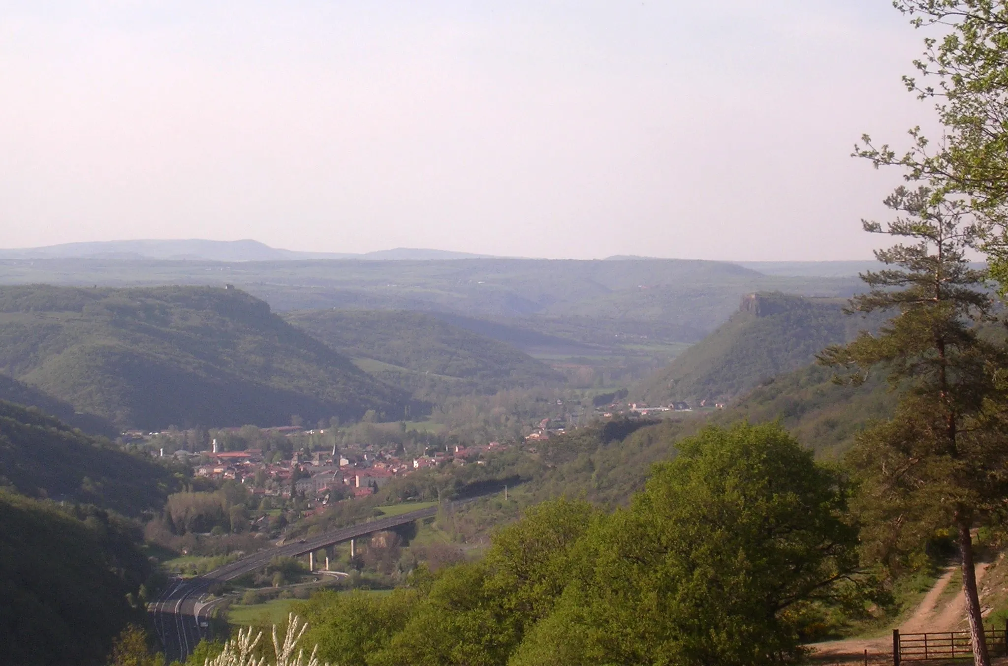 Photo showing: Massiac: vue depuis la route de La Chapelle-Laurent