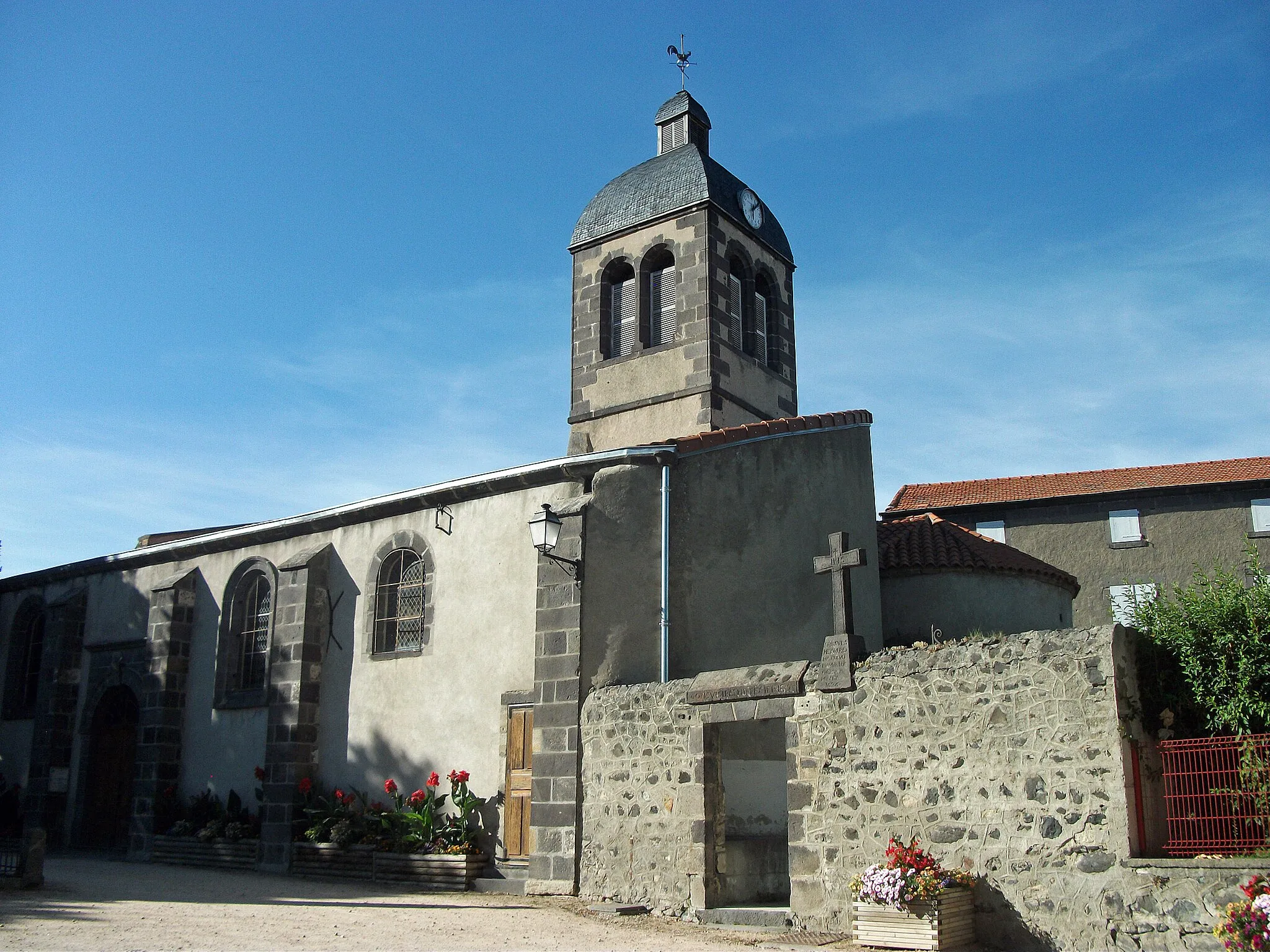 Photo showing: Church of Ménétrol, Puy-de-Dôme, France [11527]