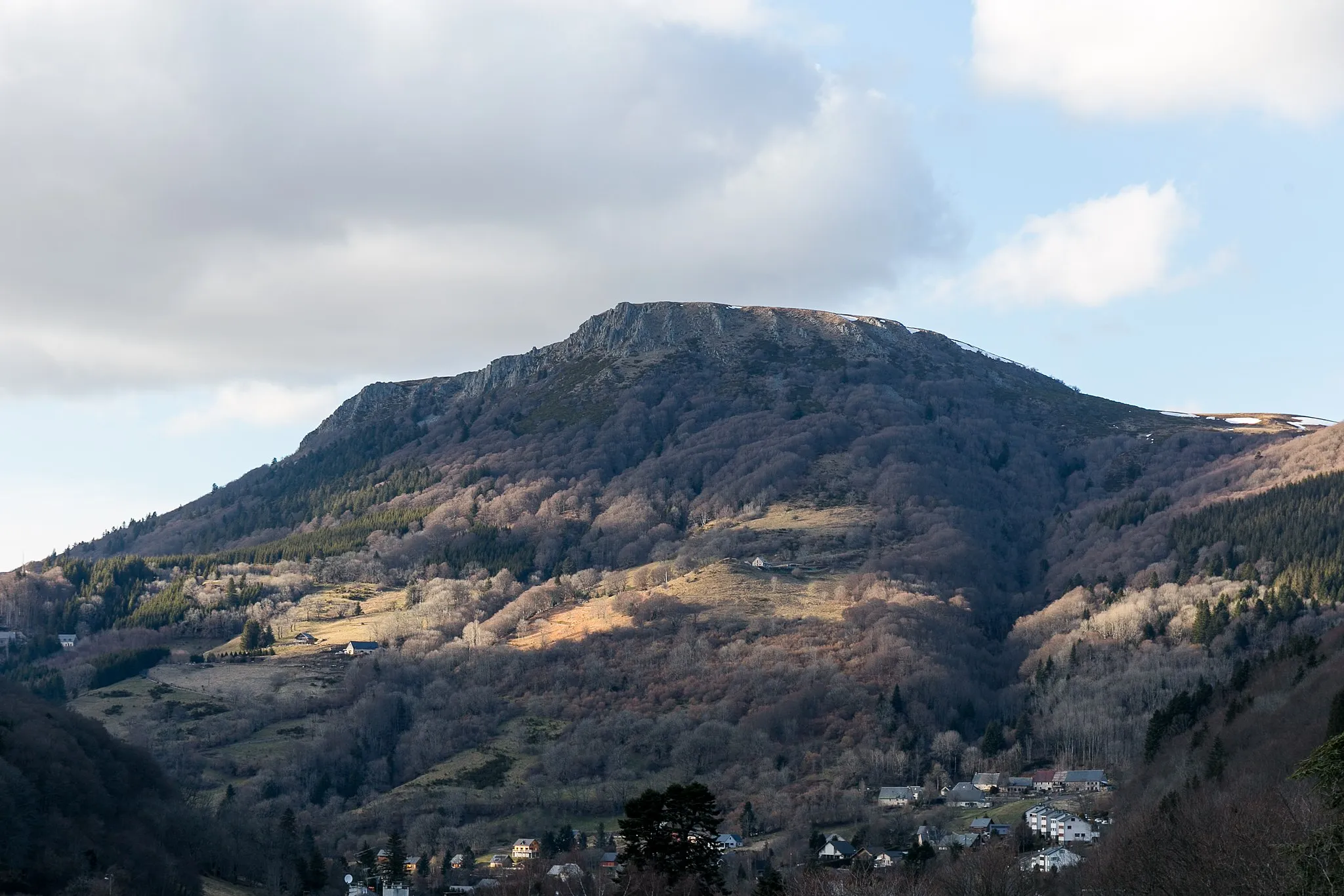 Photo showing: Le Puy Gros vu depuis Le Mont-Dore