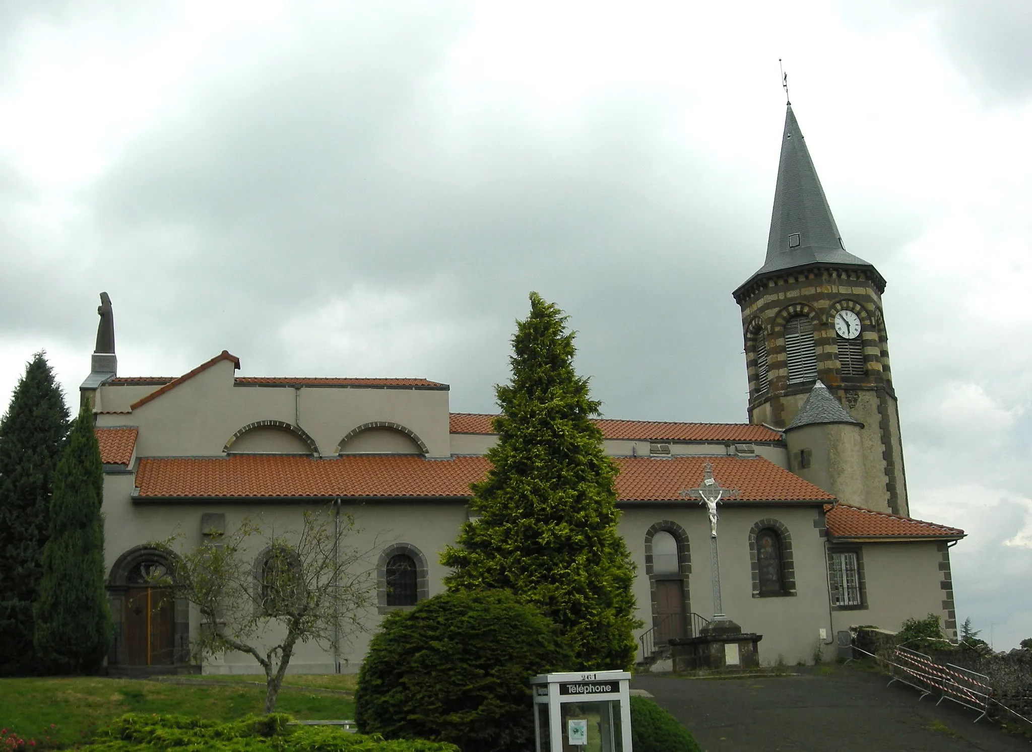 Photo showing: Church Saint-Julien in Orcines (Auvergne, France)