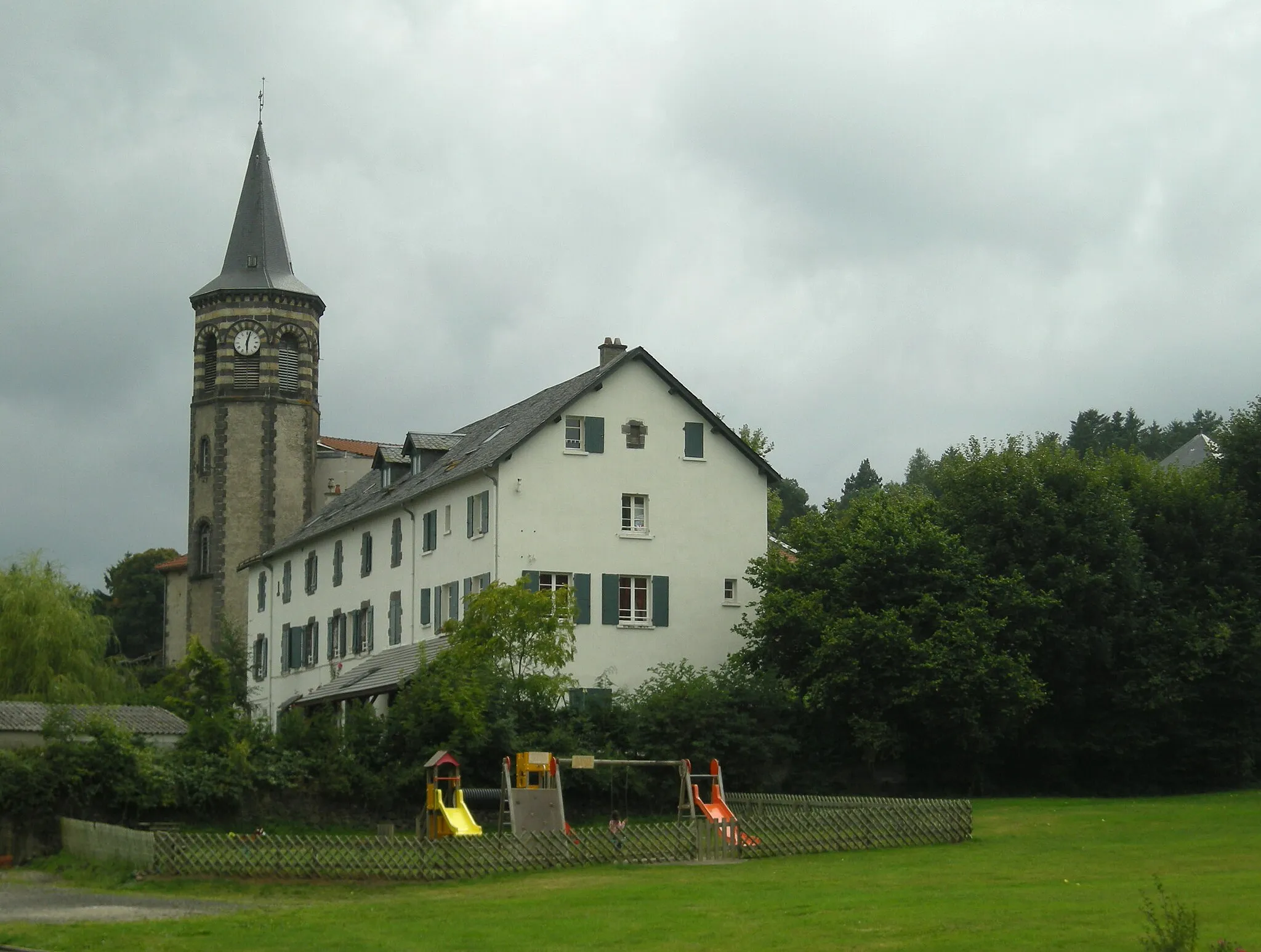 Photo showing: Church Saint-Julien in Orcines (Auvergne, France)