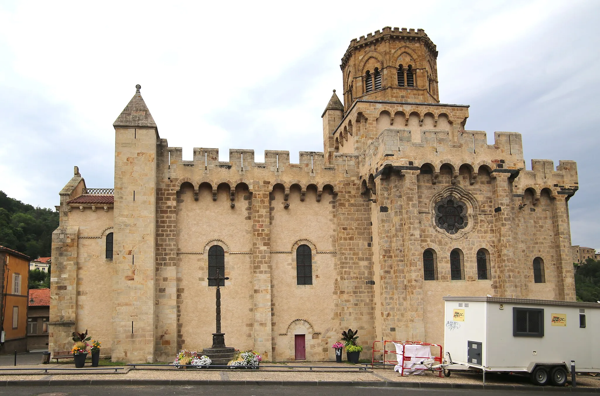 Photo showing: This building is indexed in the base Mérimée, a database of architectural heritage maintained by the French Ministry of Culture, under the reference PA00092332 .