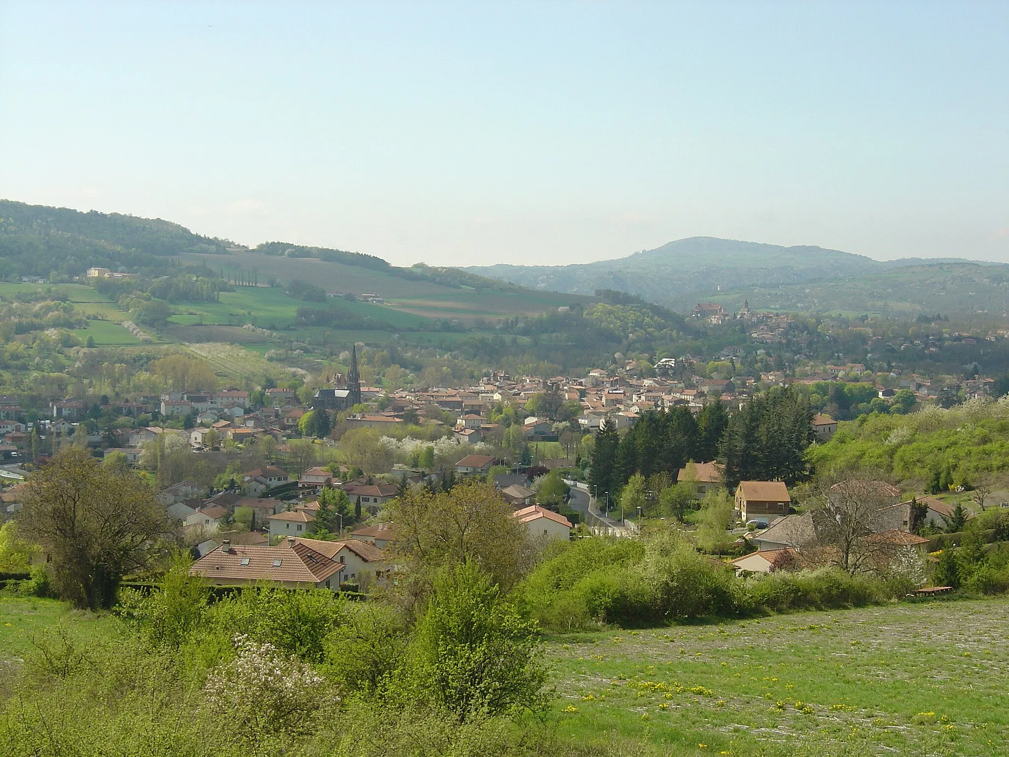 Photo showing: Vue générale de Saint-Amant Tallende (Auvergne- Puy-de-Dôme)