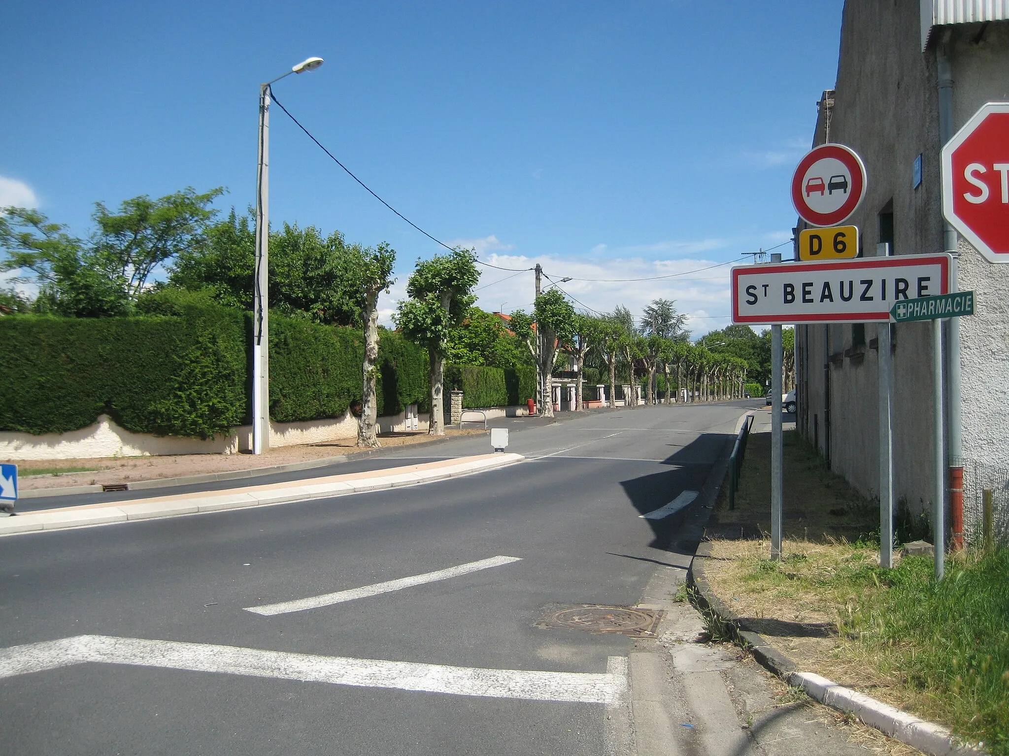 Photo showing: Entrée du village de Saint-Beauzire