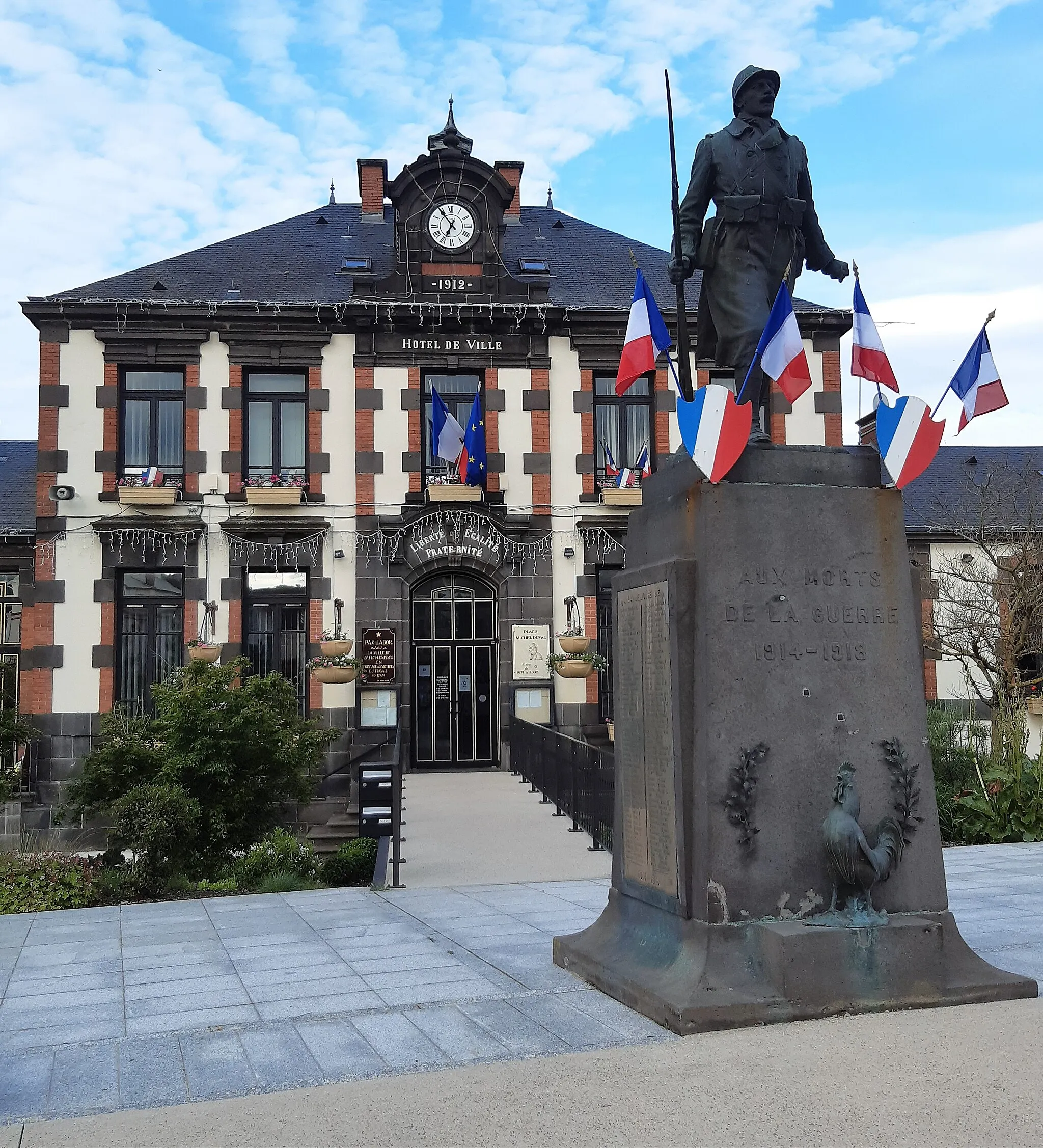 Photo showing: Mairie de Saint-Eloy-les-Mines - Puy de Dôme - France