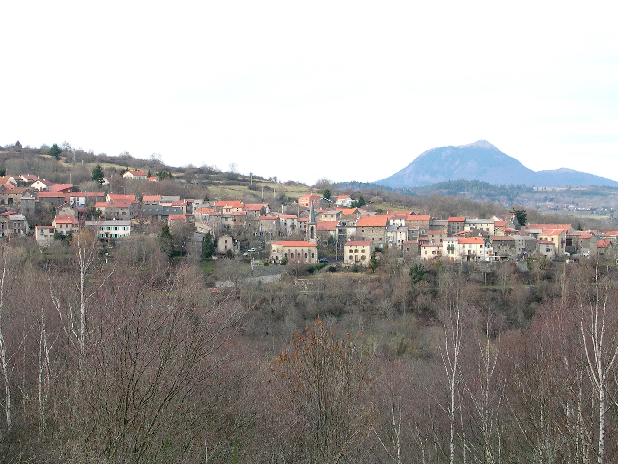 Photo showing: Village of Nadaillat (commune of Saint-Genès-Champanelle, Puy-de-Dôme, France) cemetery.