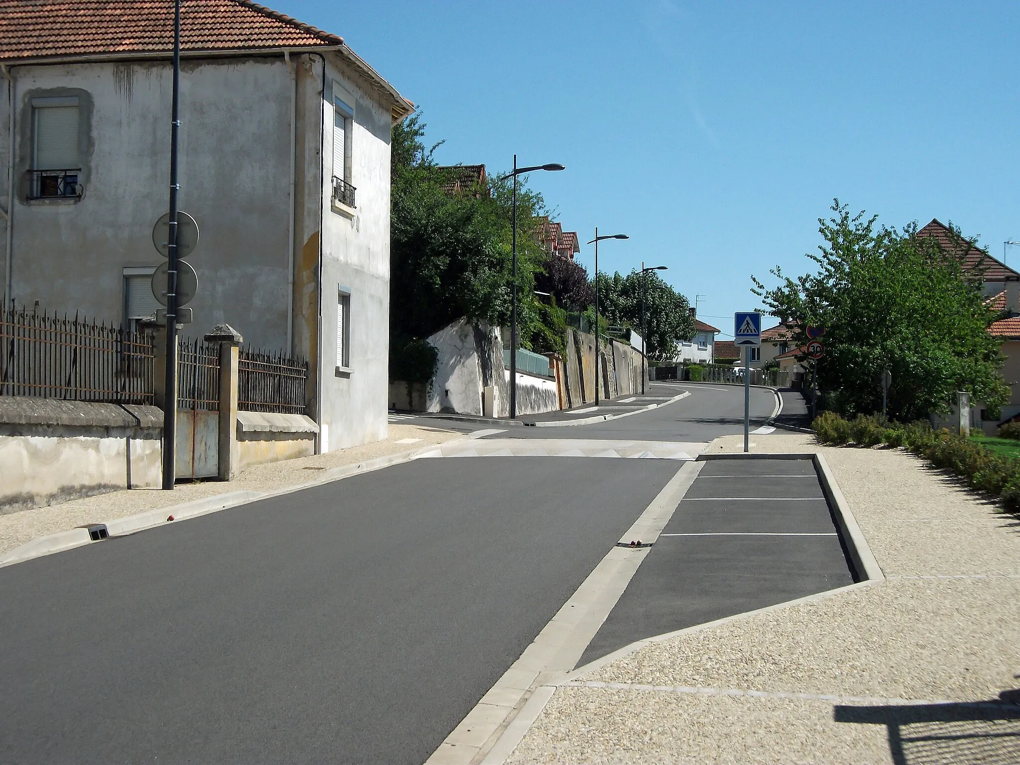 Photo showing: Renovated Lapalisse Road towards Seuillet, in Saint-Germain-des-Fossés [8857]