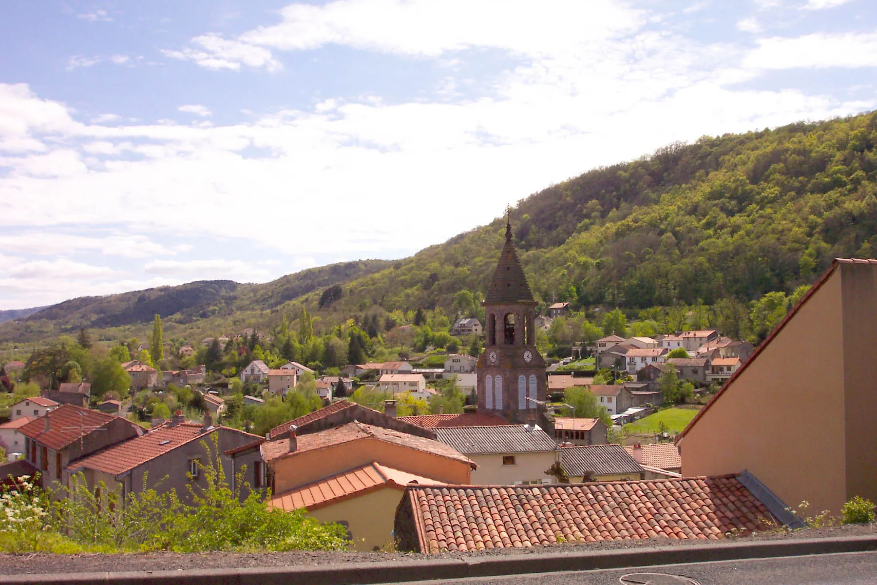 Photo showing: Photo of the town of Sayat (Puy-de-Dôme).