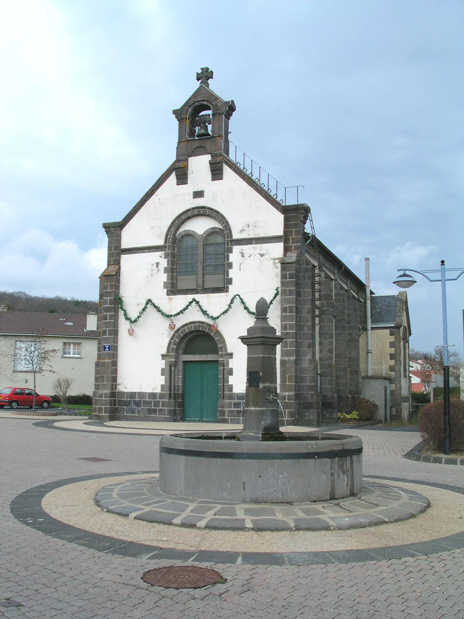 Photo showing: The church in the village of Argnat (Commune of Sayat, Puy-de-Dôme, France)
