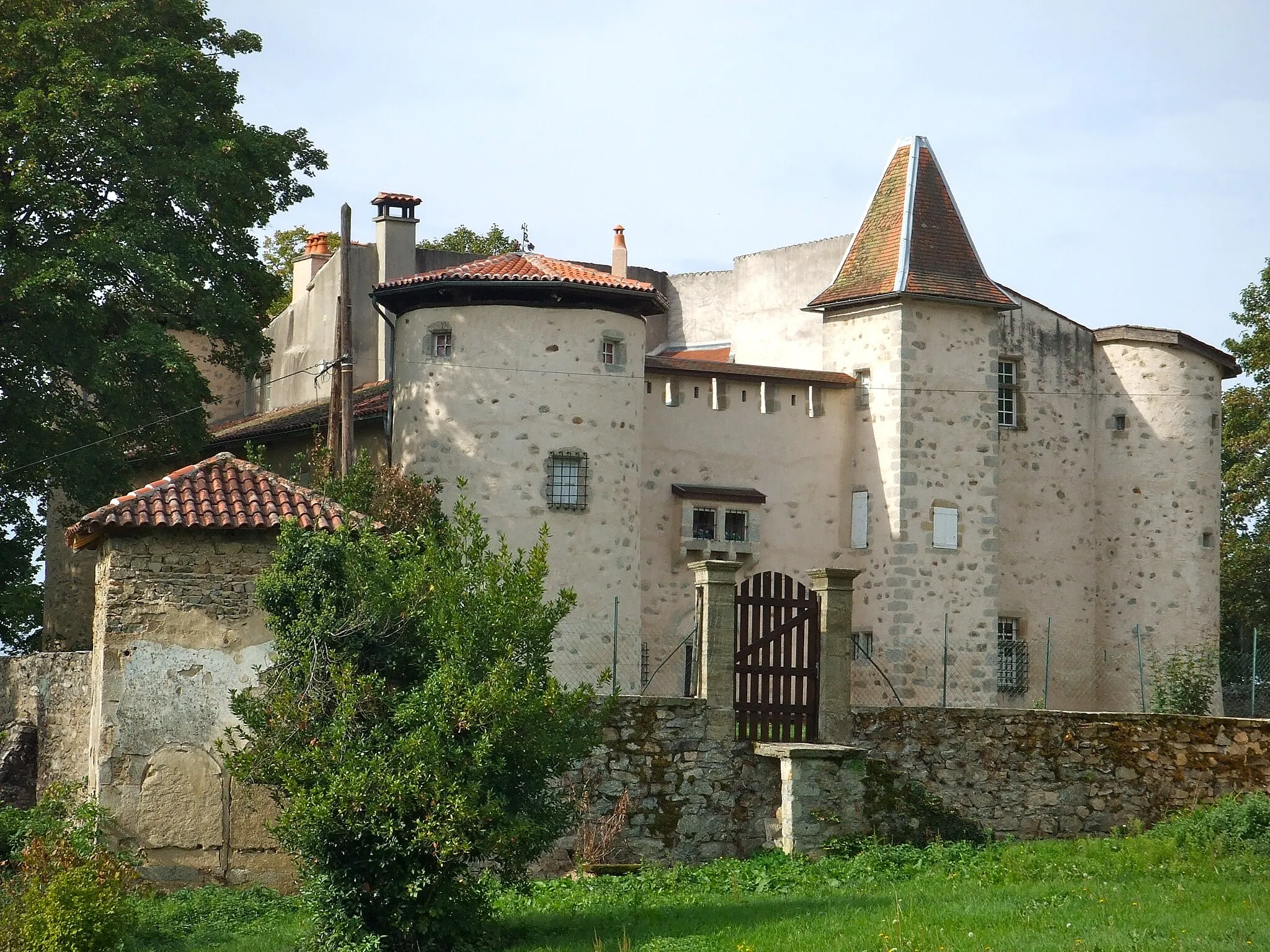 Photo showing: This building is inscrit au titre des monuments historiques de la France. It is indexed in the base Mérimée, a database of architectural heritage maintained by the French Ministry of Culture, under the reference PA00092429 .