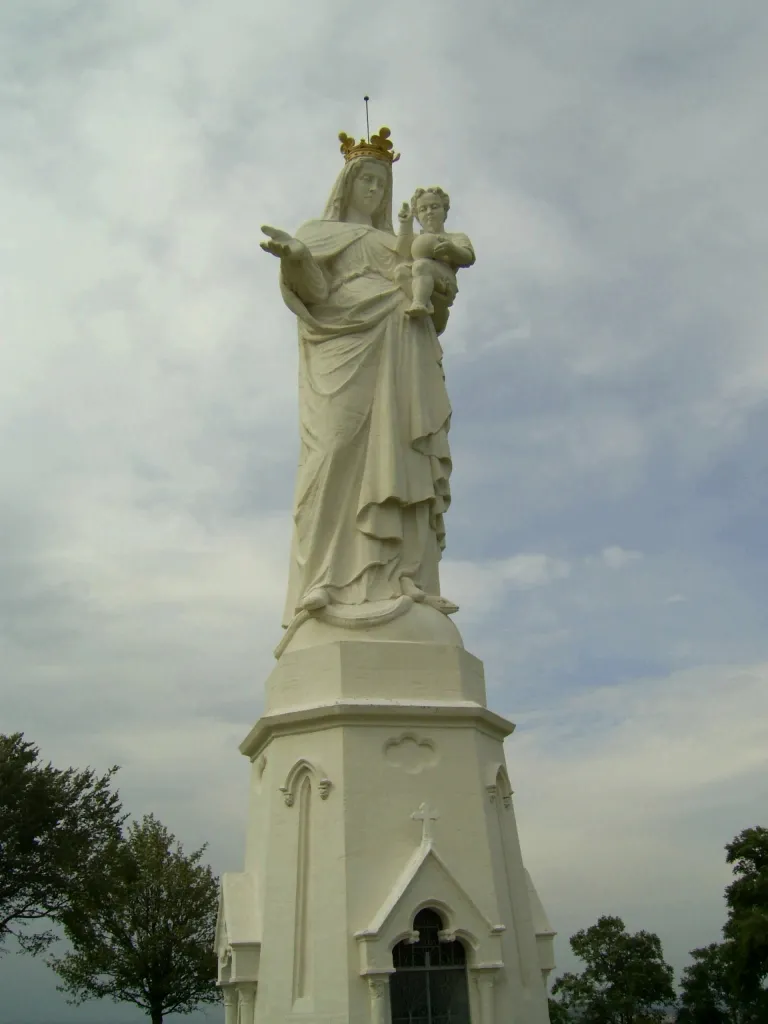 Photo showing: Vierge de Monton - Veyre-Monton - Puy-de-Dôme - France