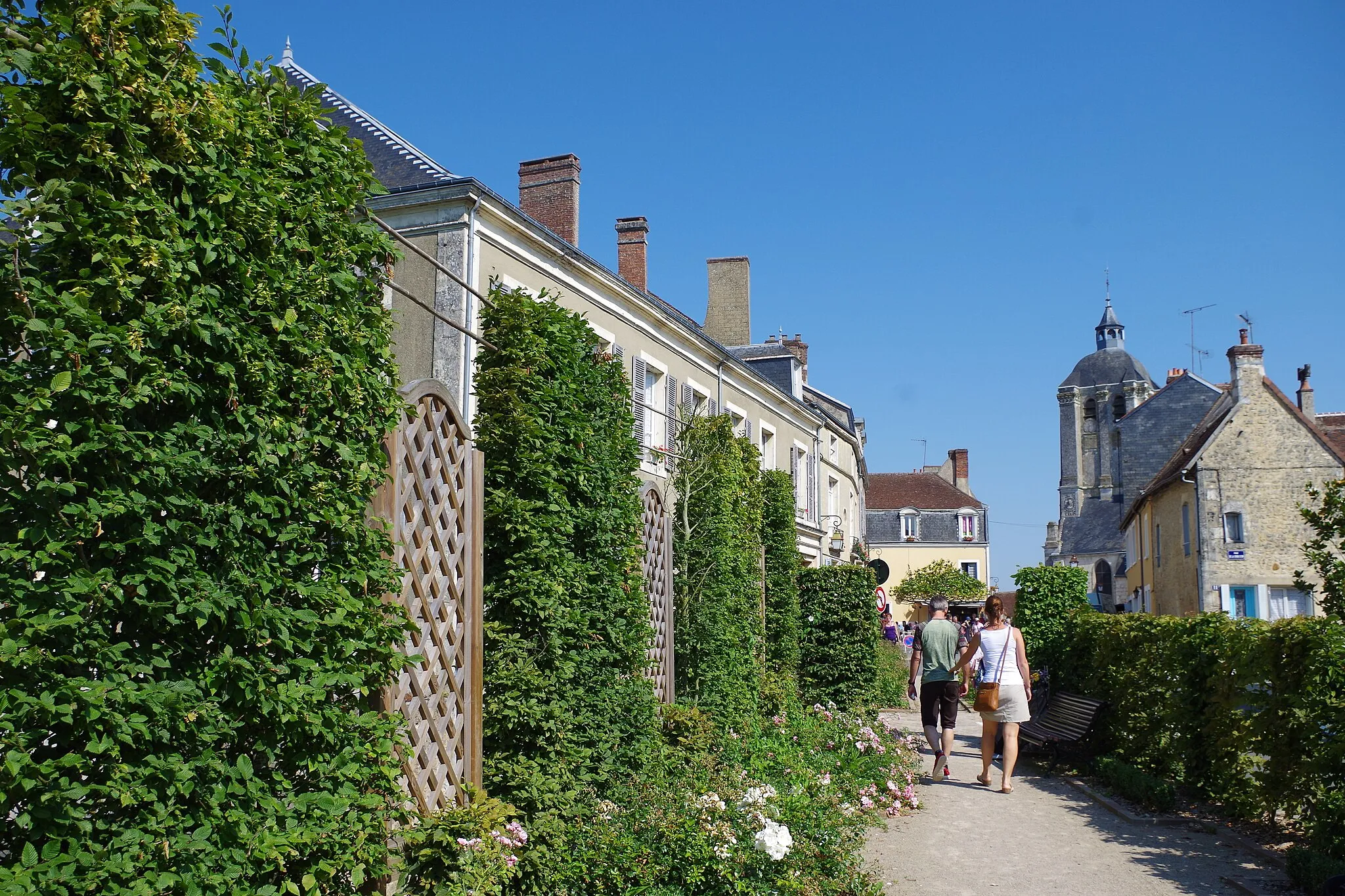 Photo showing: www.cdcpaysbellemois.fr/tourisme  Square place au blé, avec en arrière plan le clocher de l'église Saint-Sauveur de Bellême