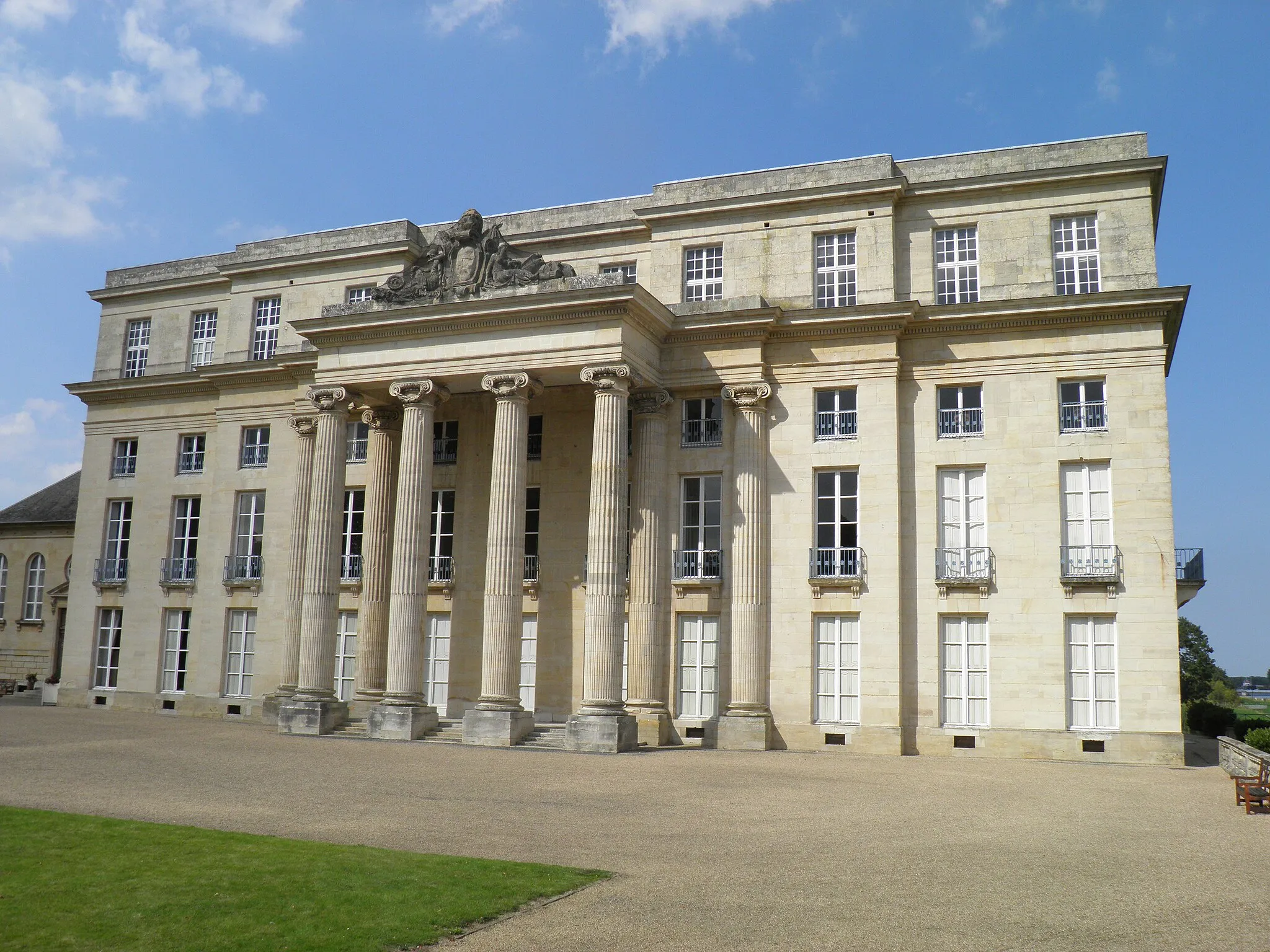 Photo showing: This building is classé au titre des monuments historiques de la France. It is indexed in the base Mérimée, a database of architectural heritage maintained by the French Ministry of Culture, under the reference PA00111079 .