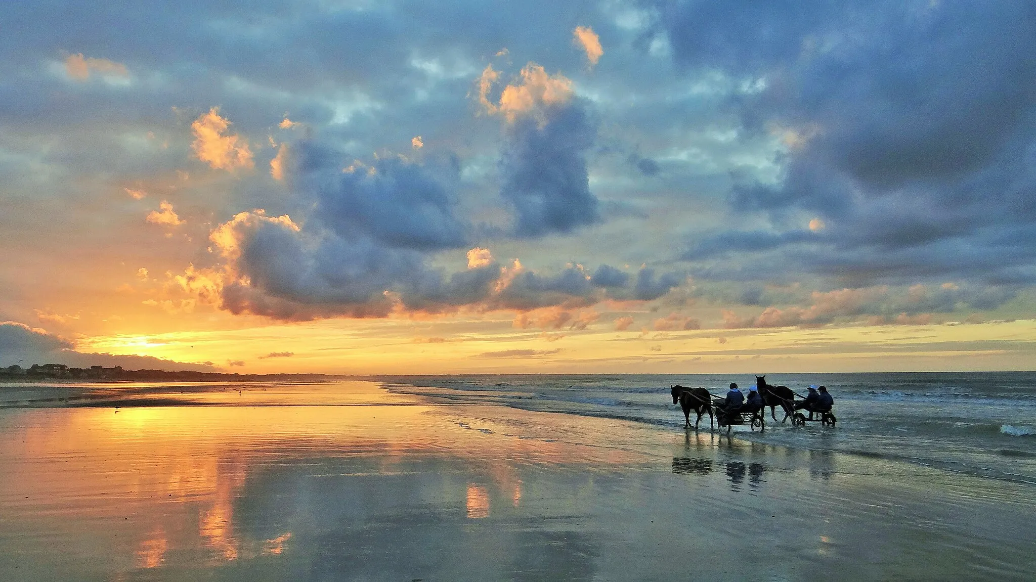 Photo showing: plage de Cabourg au soleil couchant