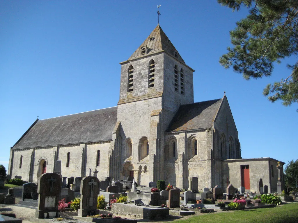 Photo showing: Façade sud de l'église Saint-Hilaire de Cairon (Calvados)