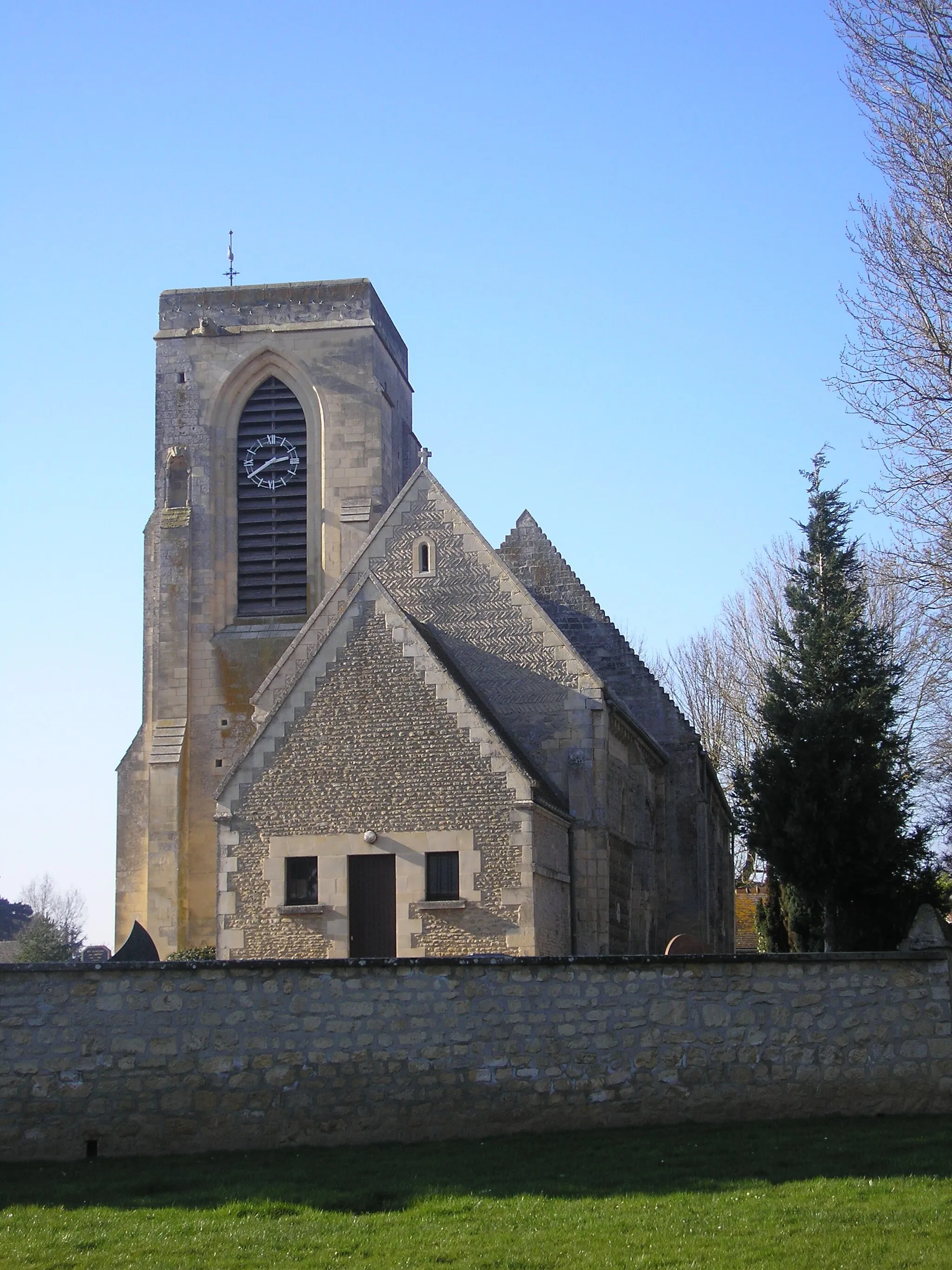 Photo showing: Cambes-en-Plaine (Normandie, France). L'église Saint-Martin.