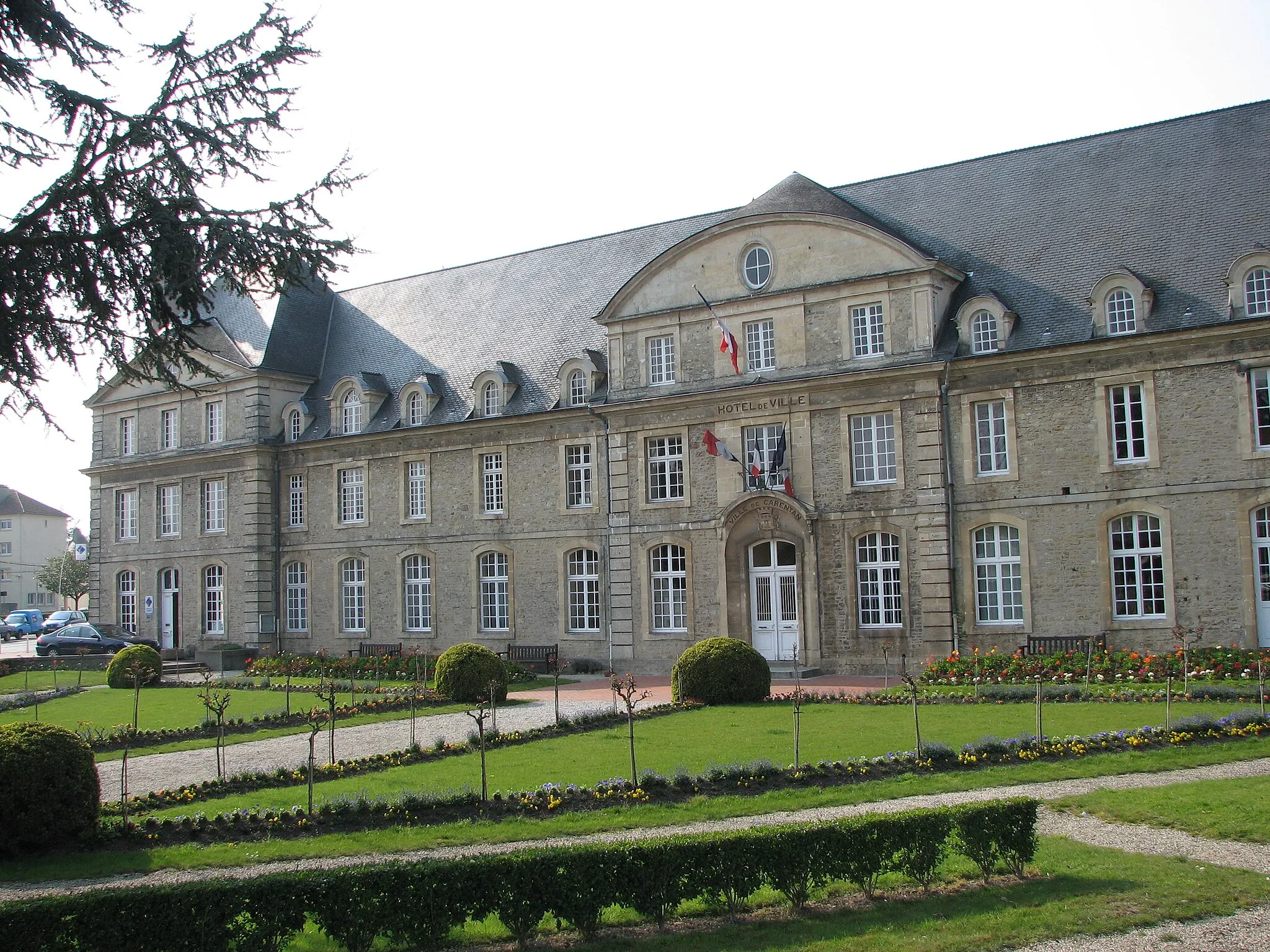 Photo showing: Mairie de Carentan, Normandie // CarentanCity Hall from east, Normandy