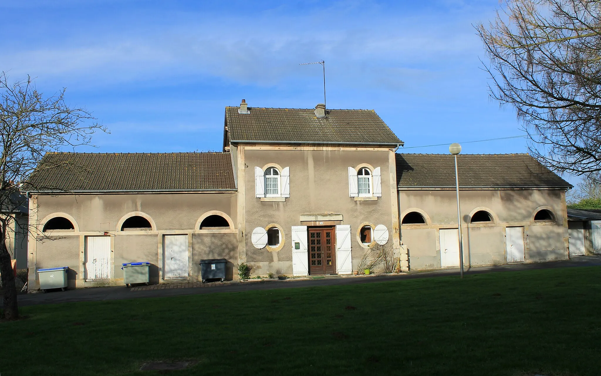 Photo showing: Anciennes écuries du château de Colombelles (Calvados)