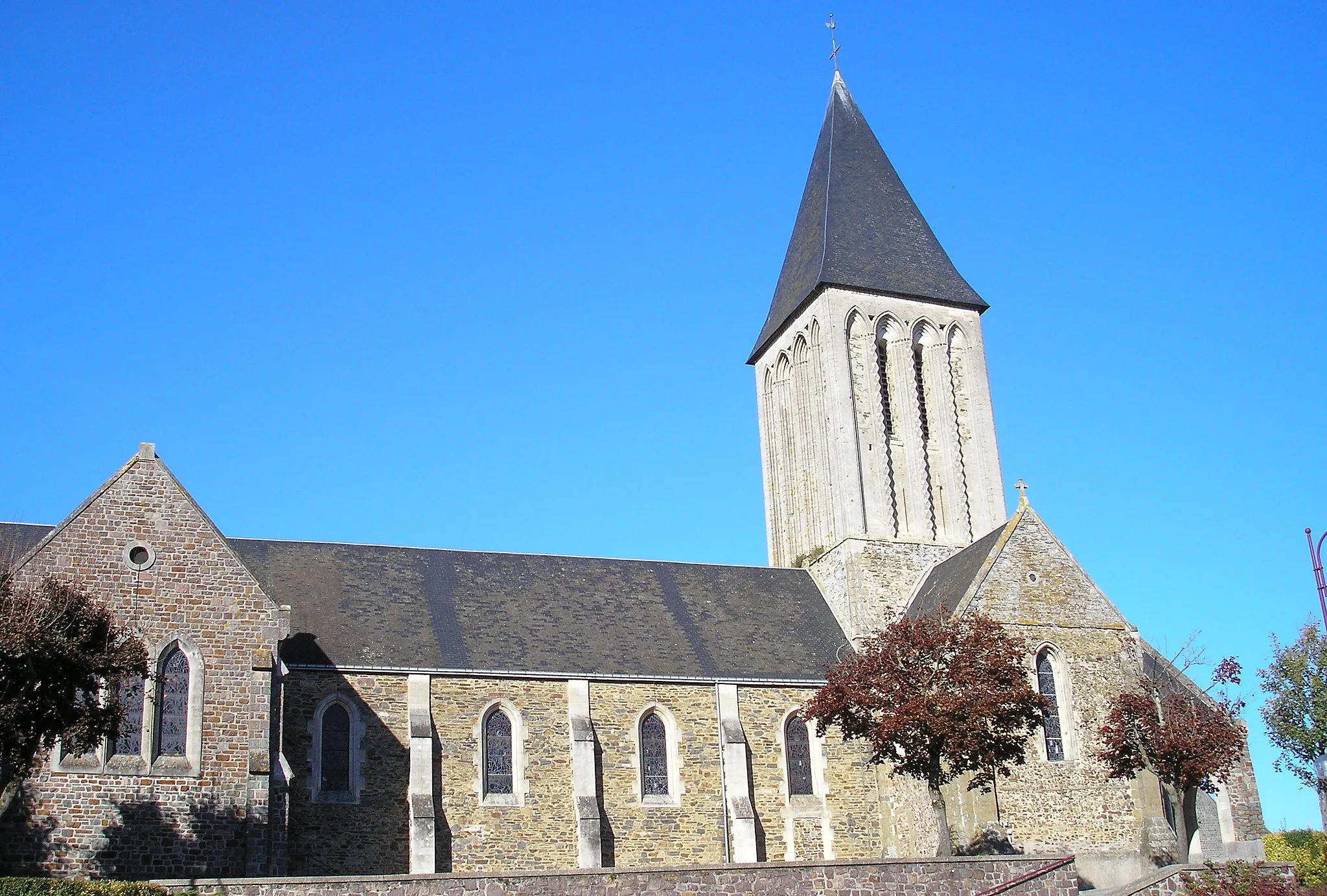 Photo showing: Condé-sur-Vire (Normandie, France). L'église.