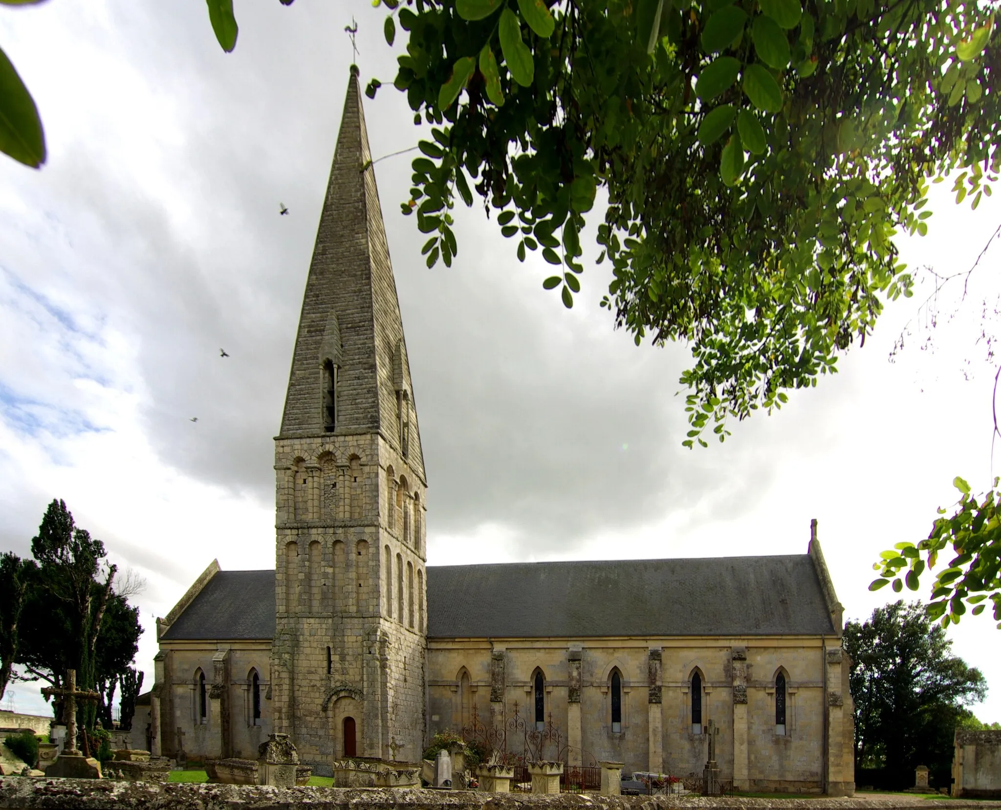 Photo showing: L'église ND de basse Allemagne dont le clocher, classé, date des XIème  XIIème siècle.