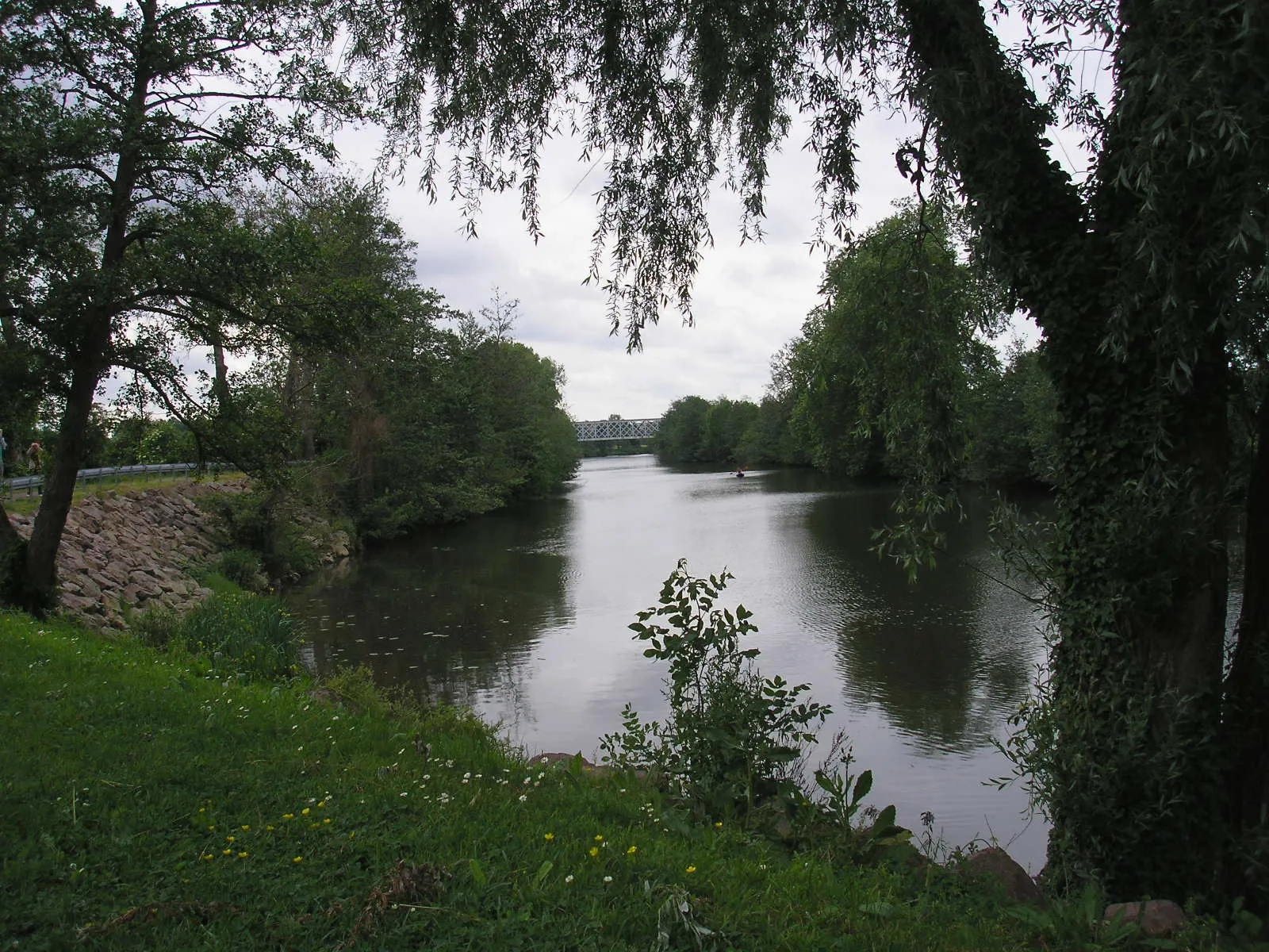 Photo showing: L'Orne à la limite des communes de Fleury-sur-Orne et Louvigny.