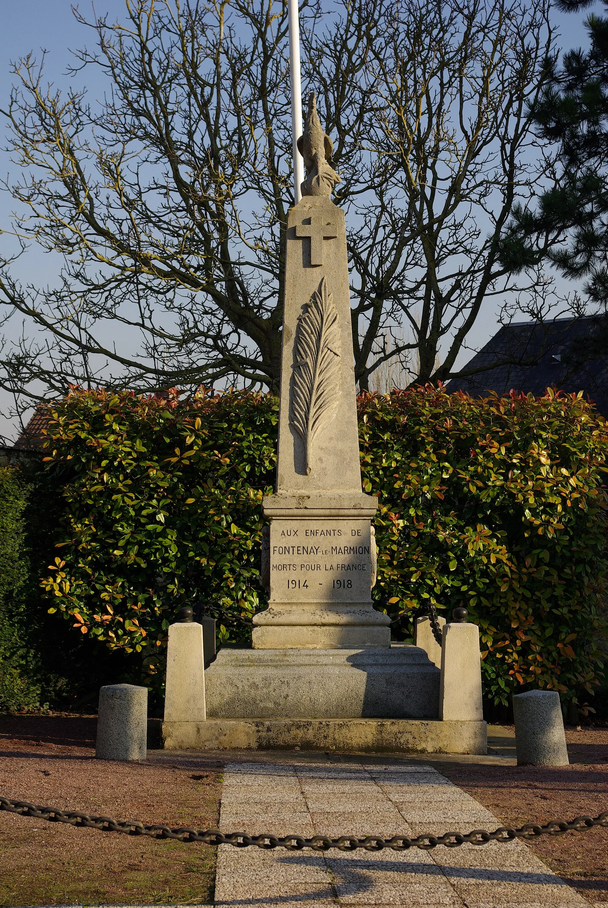Photo showing: War memorial of Fontenay-le-Marmion