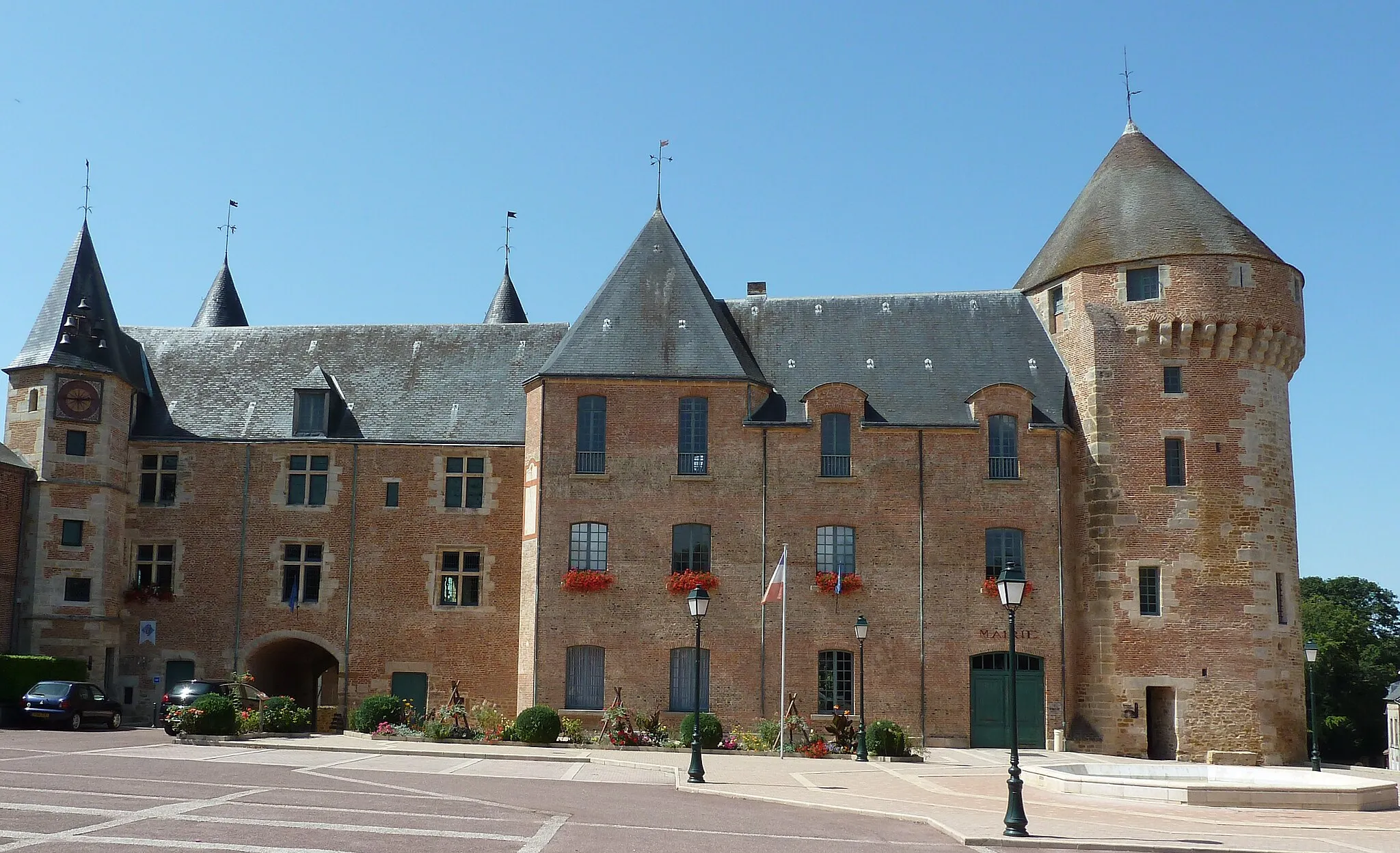 Photo showing: Château de Gacé, côté mairie.