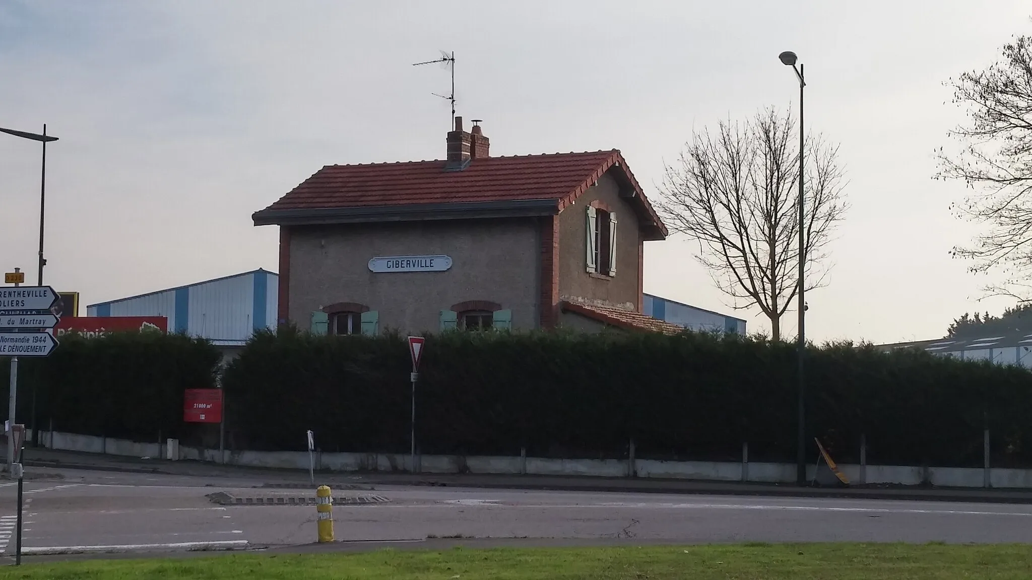 Photo showing: ancienne gare de Giberville sur la ligne de Caen à Dozulé-Putot.