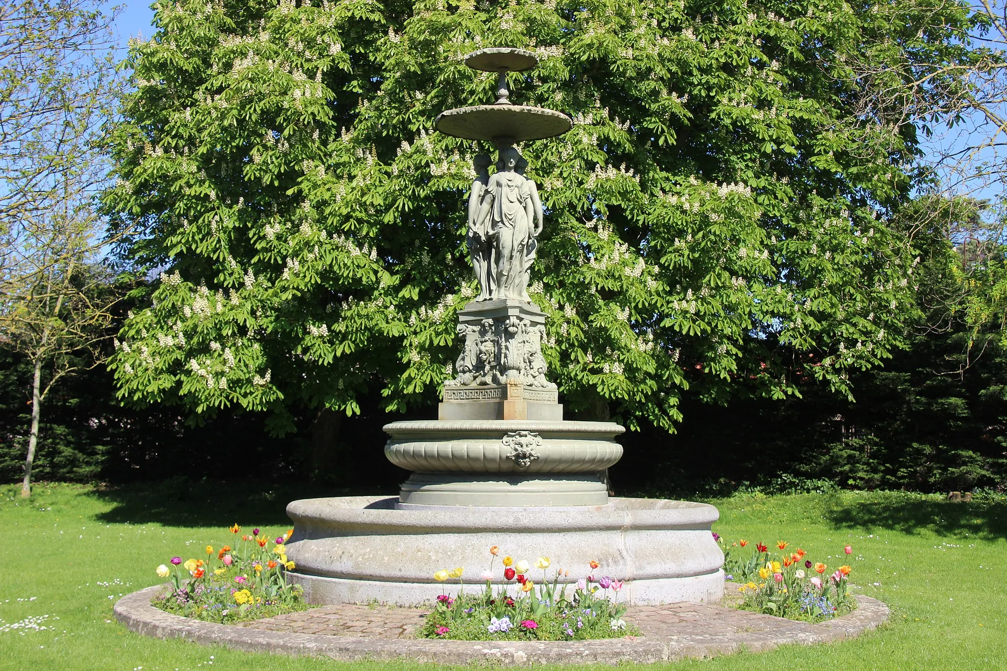 Photo showing: Fontaine des trois Grâces de Langrune-sur-Mer [#100wikicommonsdays day 80]