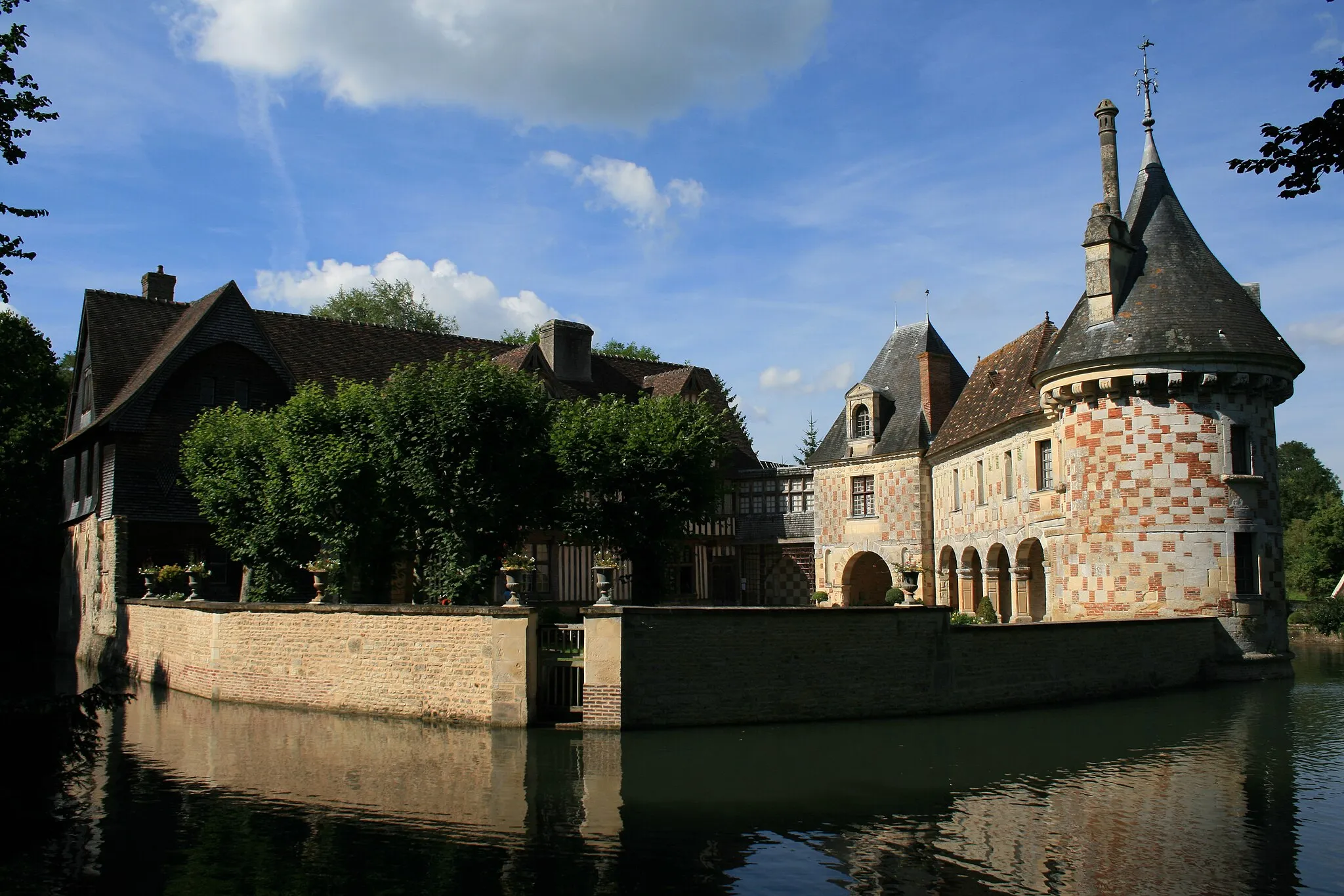 Photo showing: Castle of Saint Germain de Livet (South view, 14100 - France).
Camera: Canon EOS 400D Digital, ExposureTime: 1/200sec, FocalLength: 21,00mm.