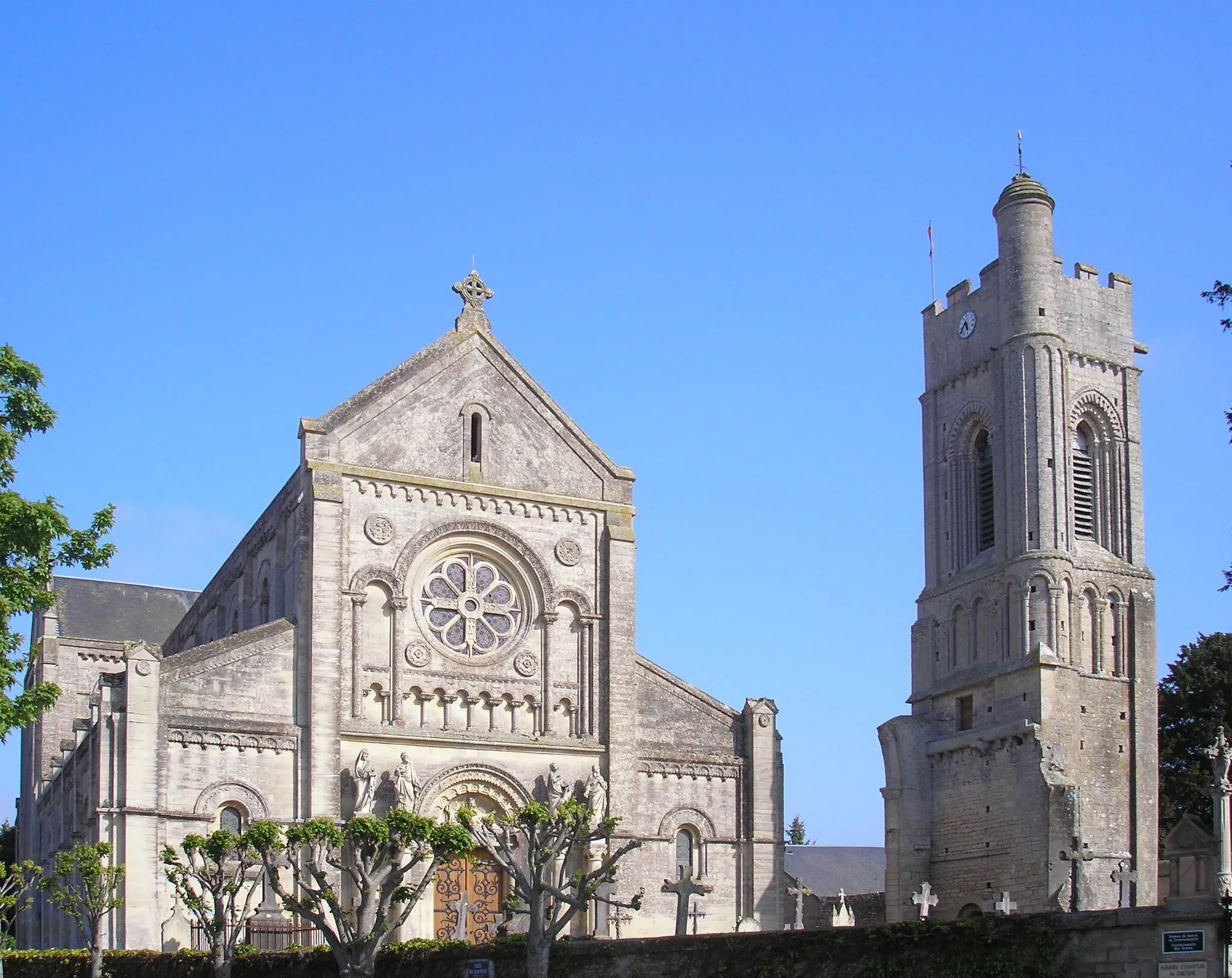 Photo showing: Luc-sur-Mer (Normandie, France). L'église Saint-Quentin.