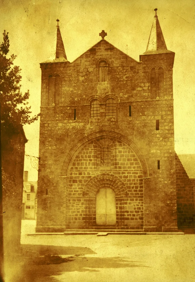 Photo showing: Notre Dame, Pontorson, France, n.d.. Photograph taken by A. Kingsley Porter. Facade of church. No date. See letter in file. Brooklyn Museum Archives, Goodyear Archival Collection (S03_01_01_066 image 6).

Help us map this image by using Suggestify to suggest a location for it.
