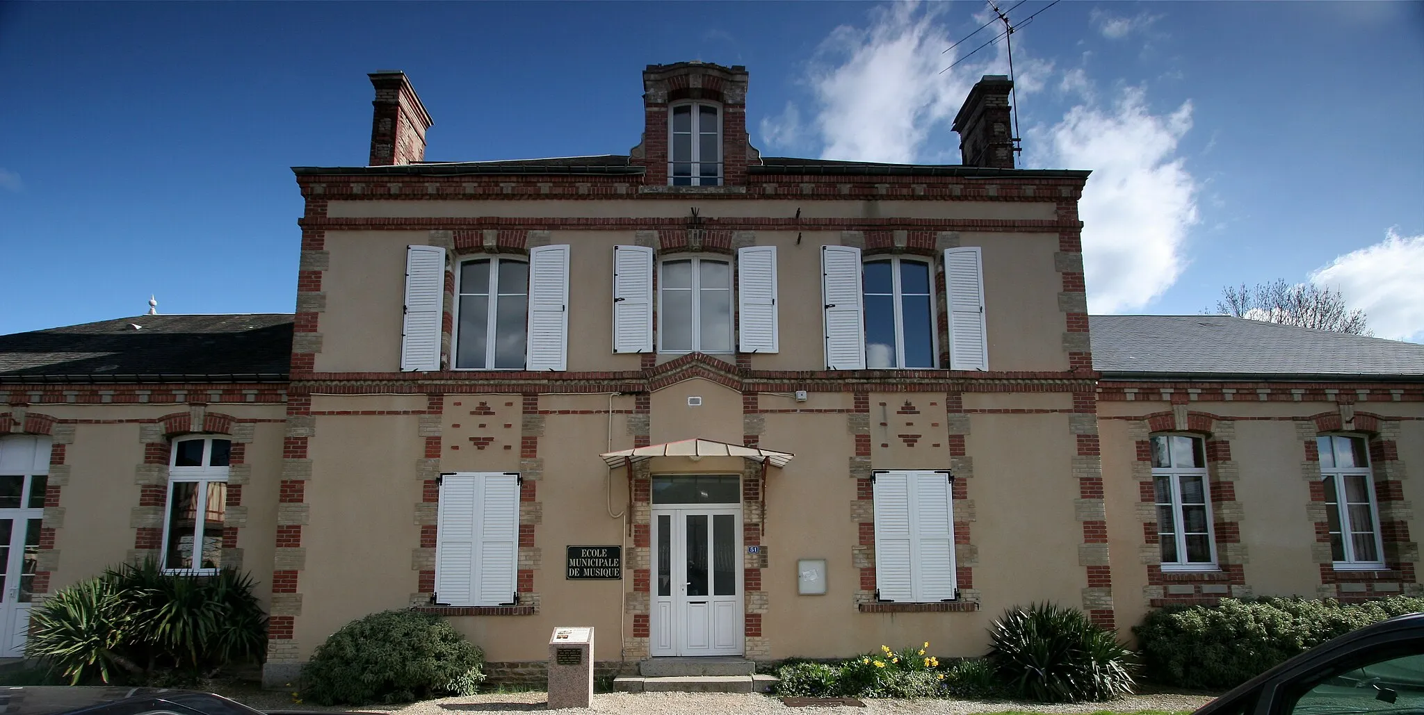 Photo showing: Ancienne école et mairie de Potigny (maintenant école de musique), Potigny, Calvados, France