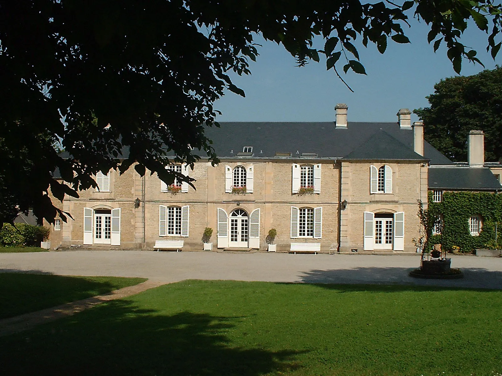 Photo showing: Château de Guernon-Ranville, côté cour