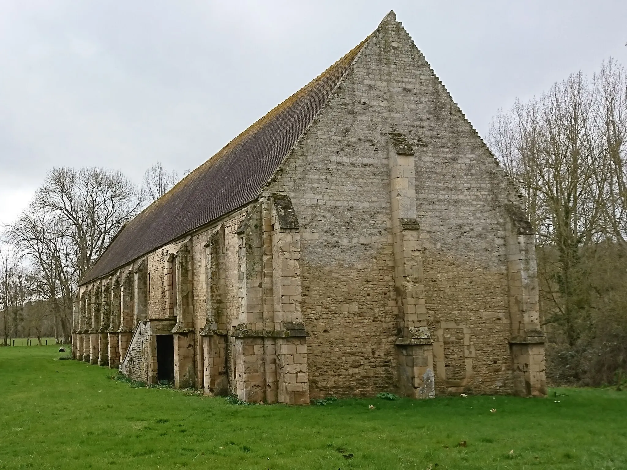 Photo showing: The twelfth-century remains of the abbey of St-Etienne-de-Fontenay in St André sur Orne (Calvados), Normandy, founded by Raoul Taisson (Tesson) in the mid-eleventh century,