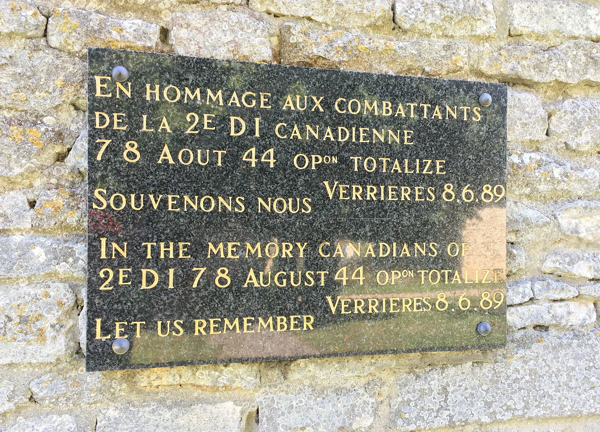 Photo showing: Plaque in memory of the Canadian 2nd Infantry Division